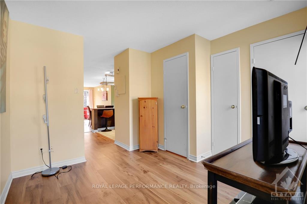 Photo 17 of 210 Alvin Road, Ottawa, Manor Park — HOMEH