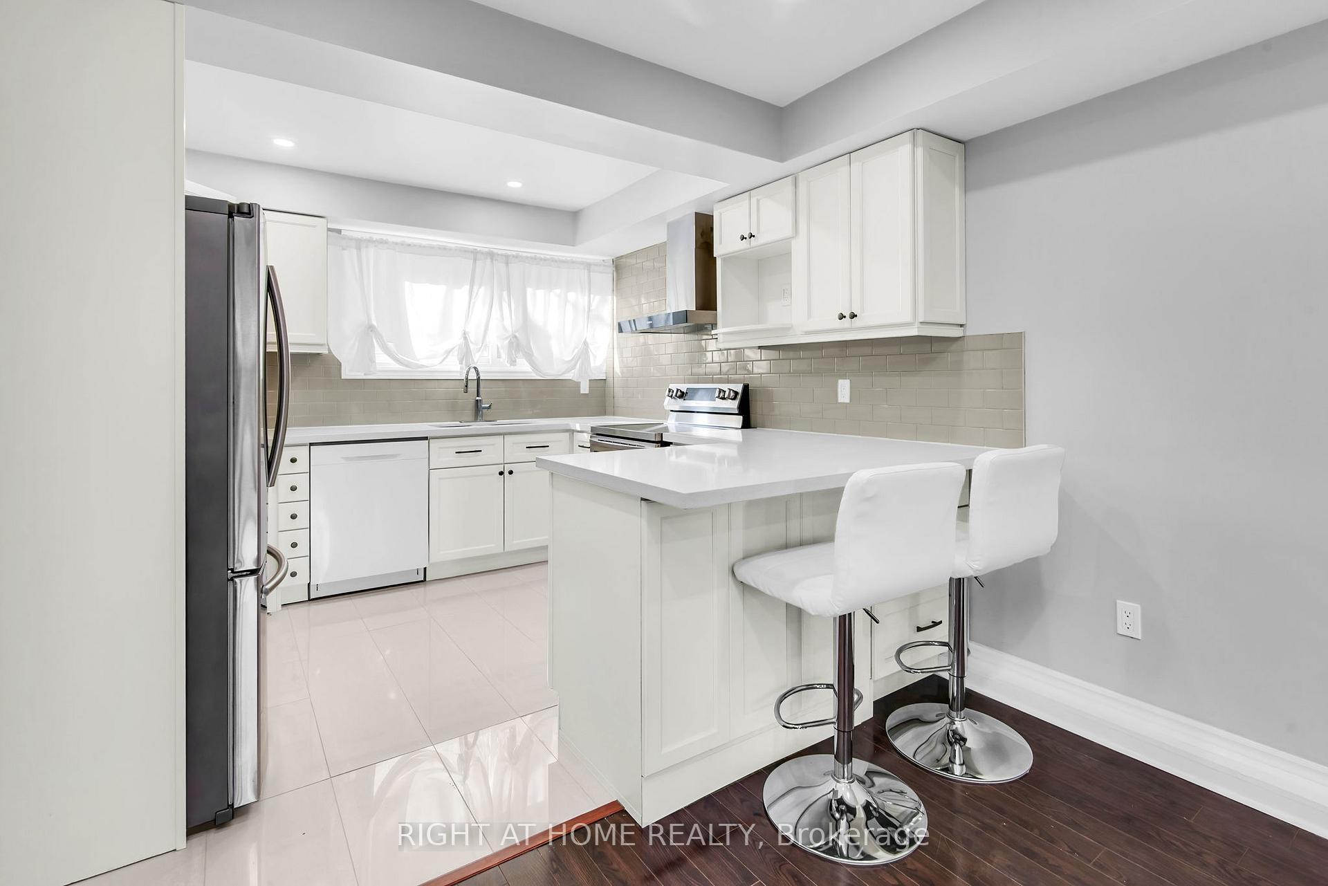 Photo 4 of Unit 13, 2716 St Clair Avenue E, Toronto, O'Connor-Parkview — HOMEH