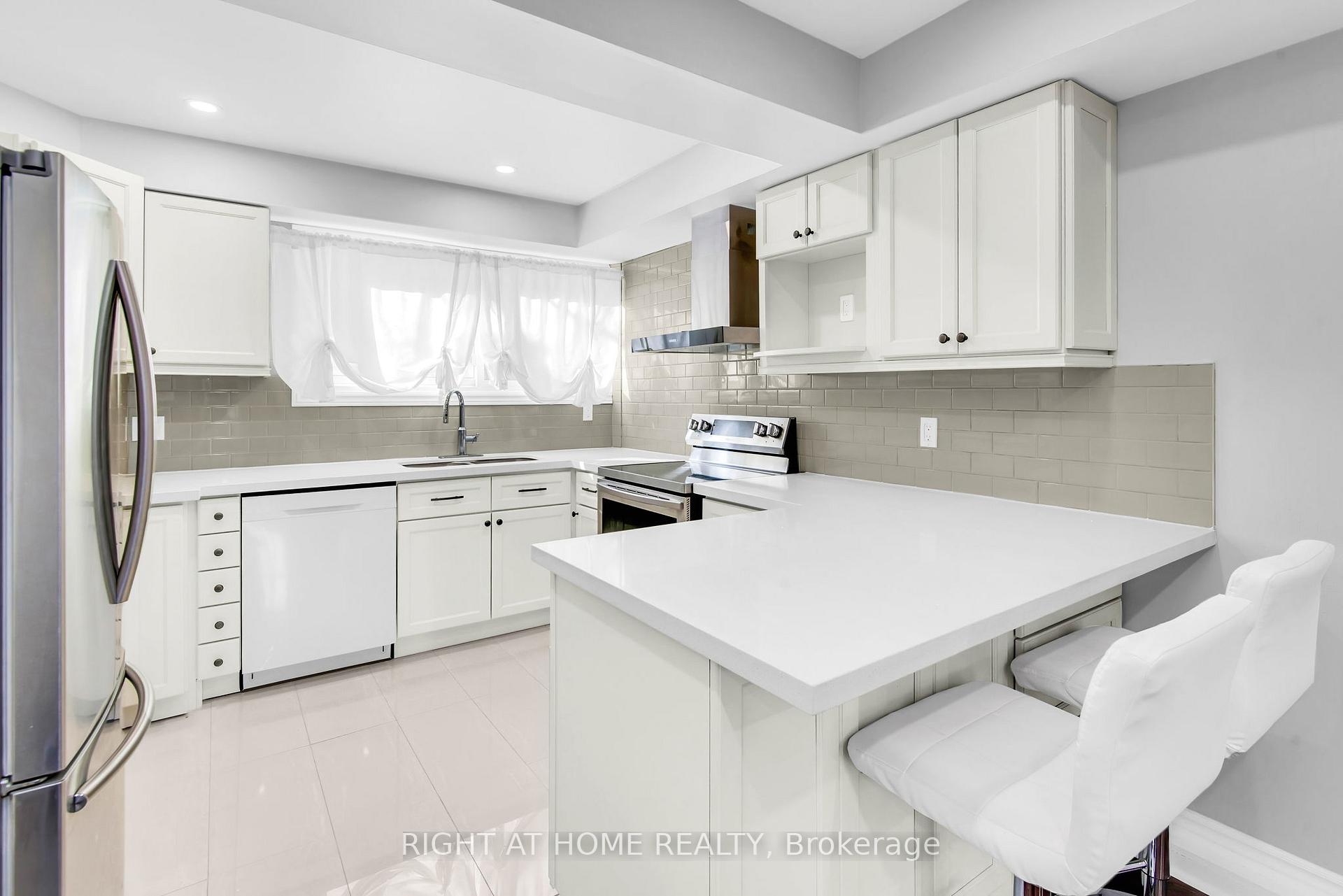 Photo 6 of Unit 13, 2716 St Clair Avenue E, Toronto, O'Connor-Parkview — HOMEH