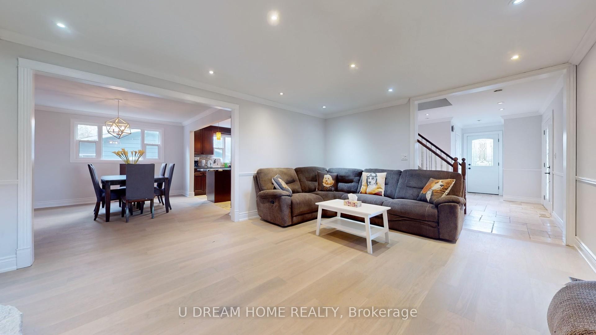 Photo 3 of 85 Lake Drive E, Georgina, Historic Lakeshore Communities — HOMEH