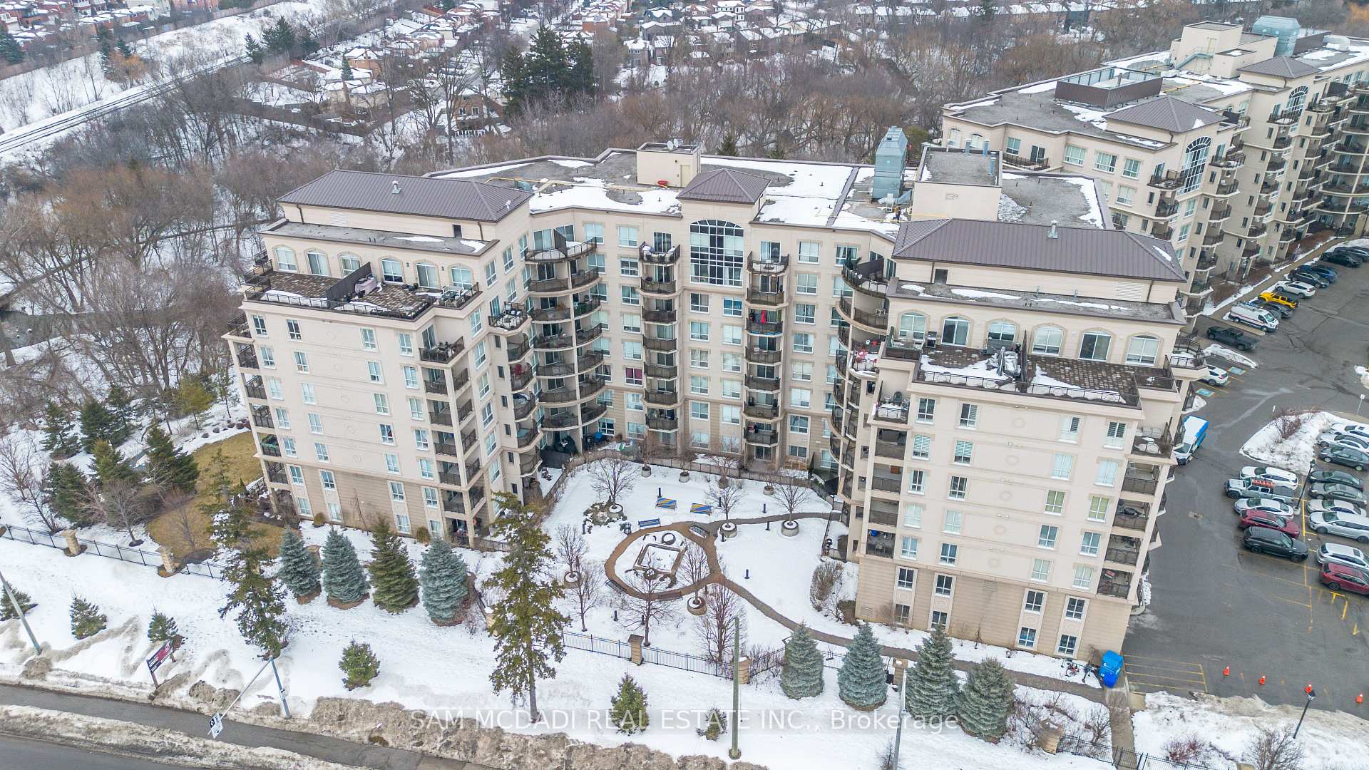 Front of Unit 303, 8 Maison Parc Court