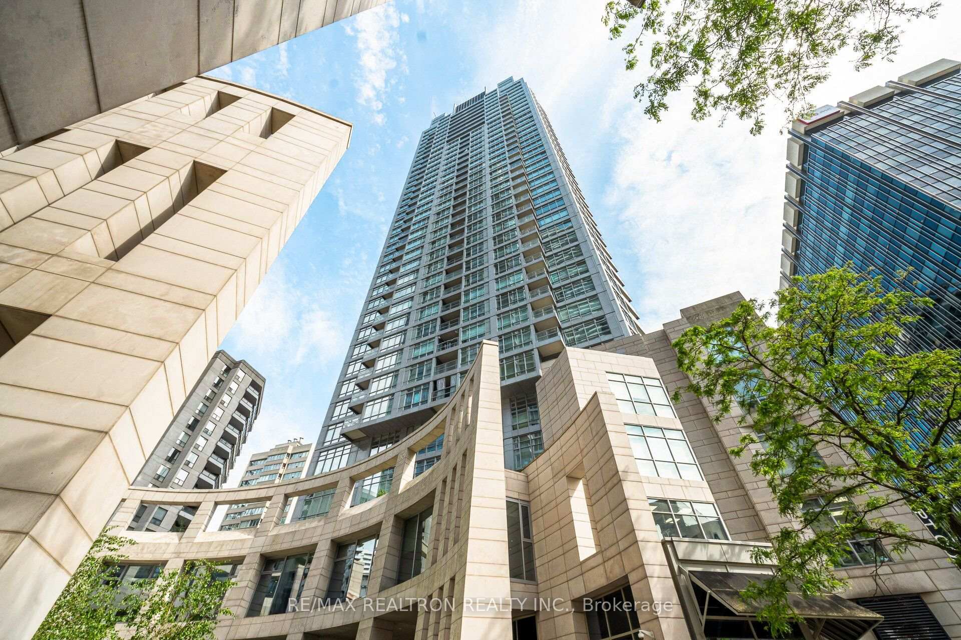 Photo 3 of Unit 2706, 2181 Yonge Street, Toronto, Mount Pleasant West — HOMEH