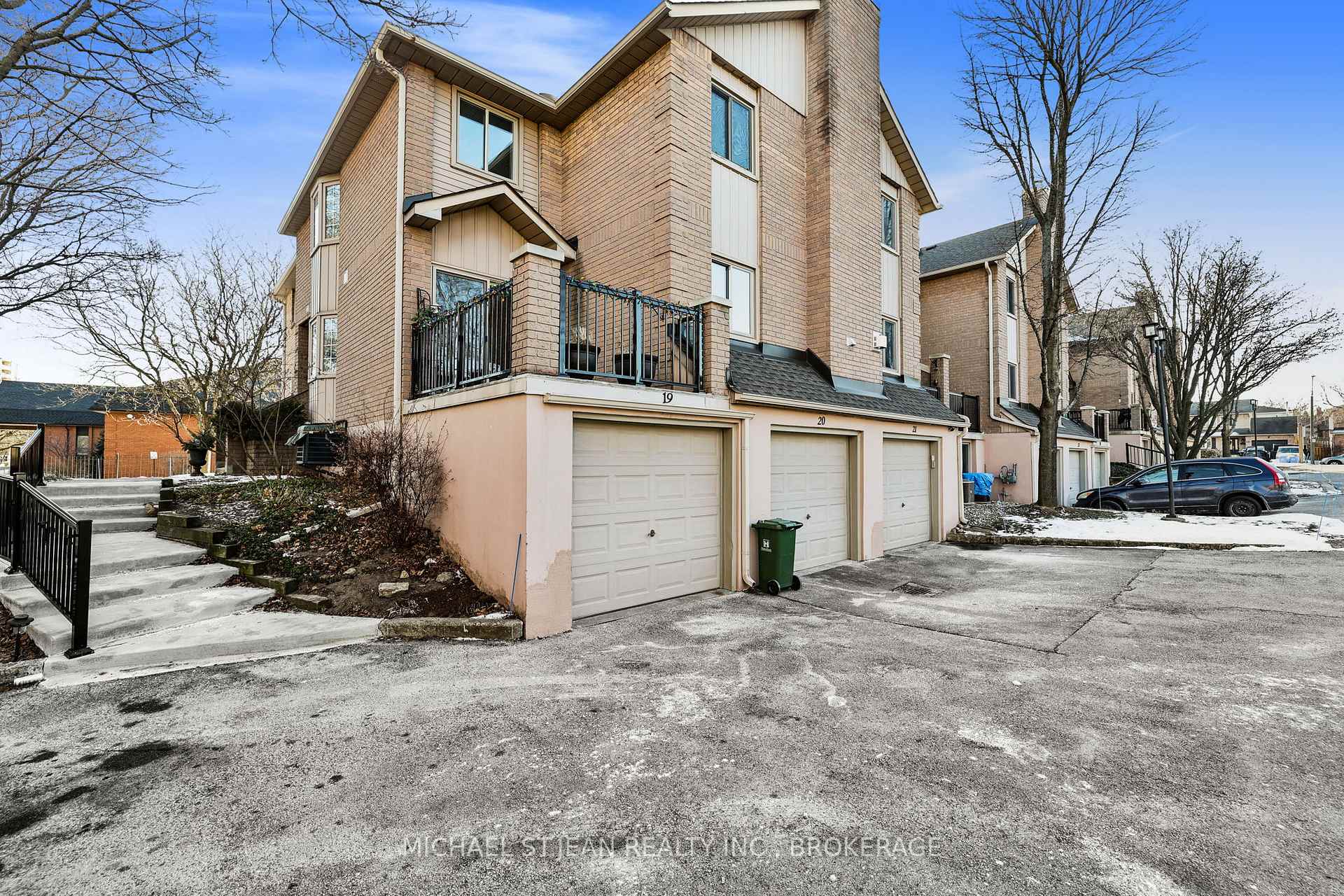 Photo 3 of Unit 19, 38 Elora Drive, Hamilton, Fessenden — HOMEH