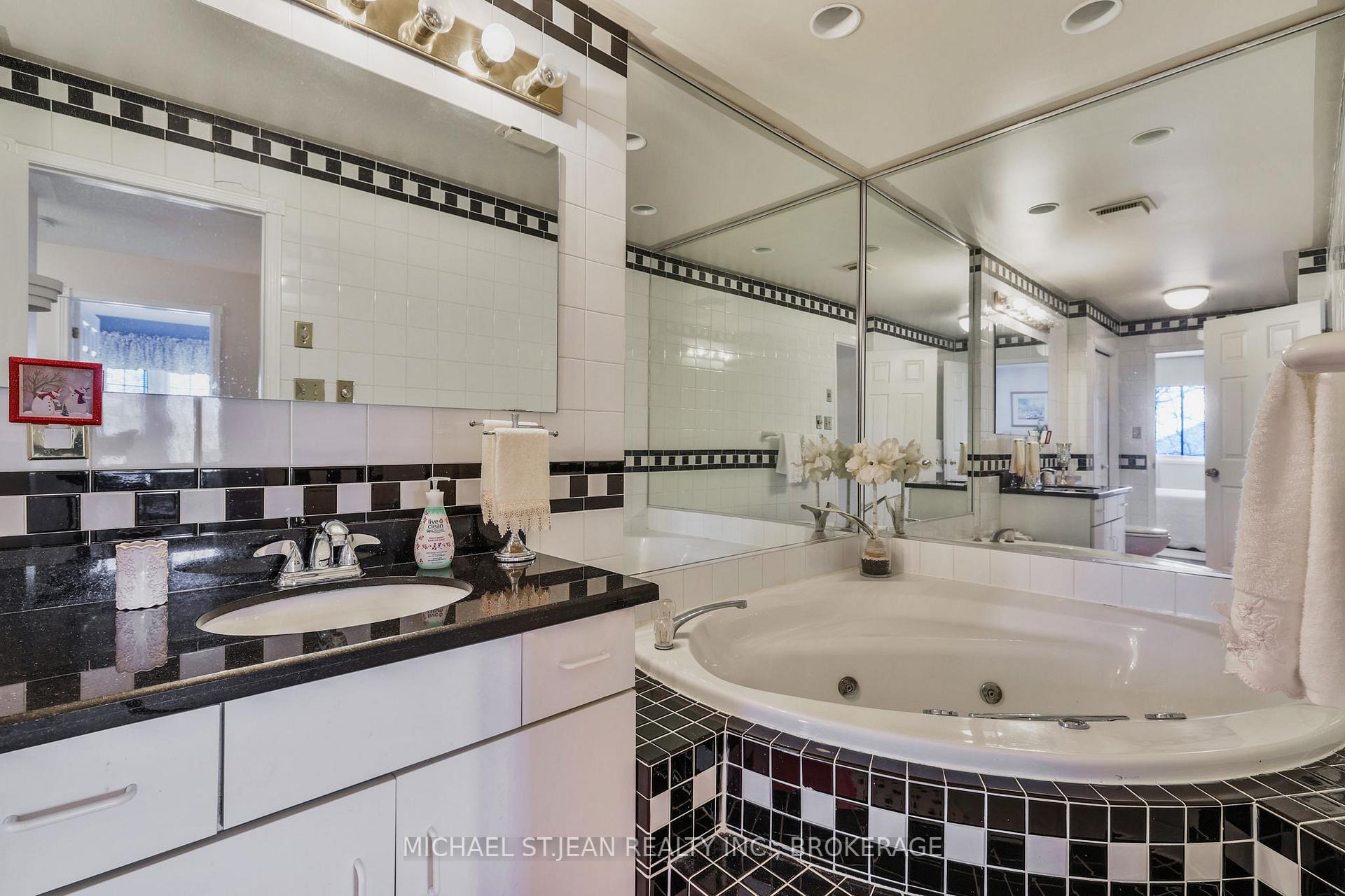 Photo 32 of Unit 19, 38 Elora Drive, Hamilton, Fessenden — HOMEH