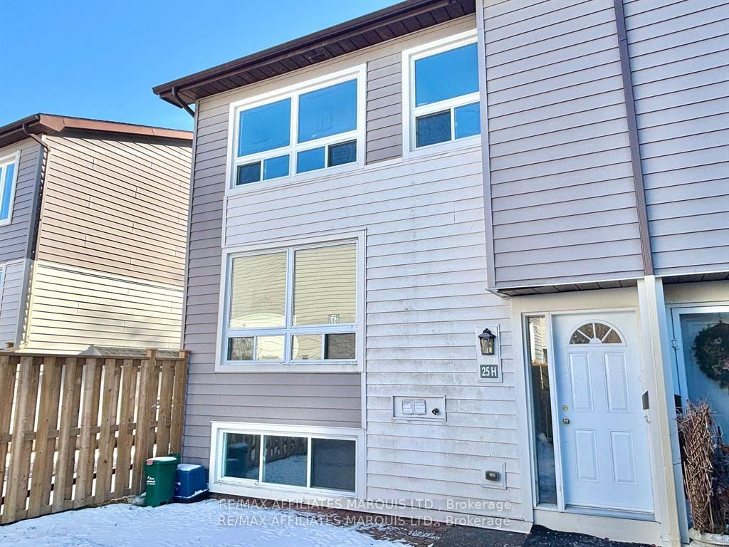 Photo 3 of Unit H, 25 Banner Road, Ottawa, Sheahan Estates/Trend Village — HOMEH