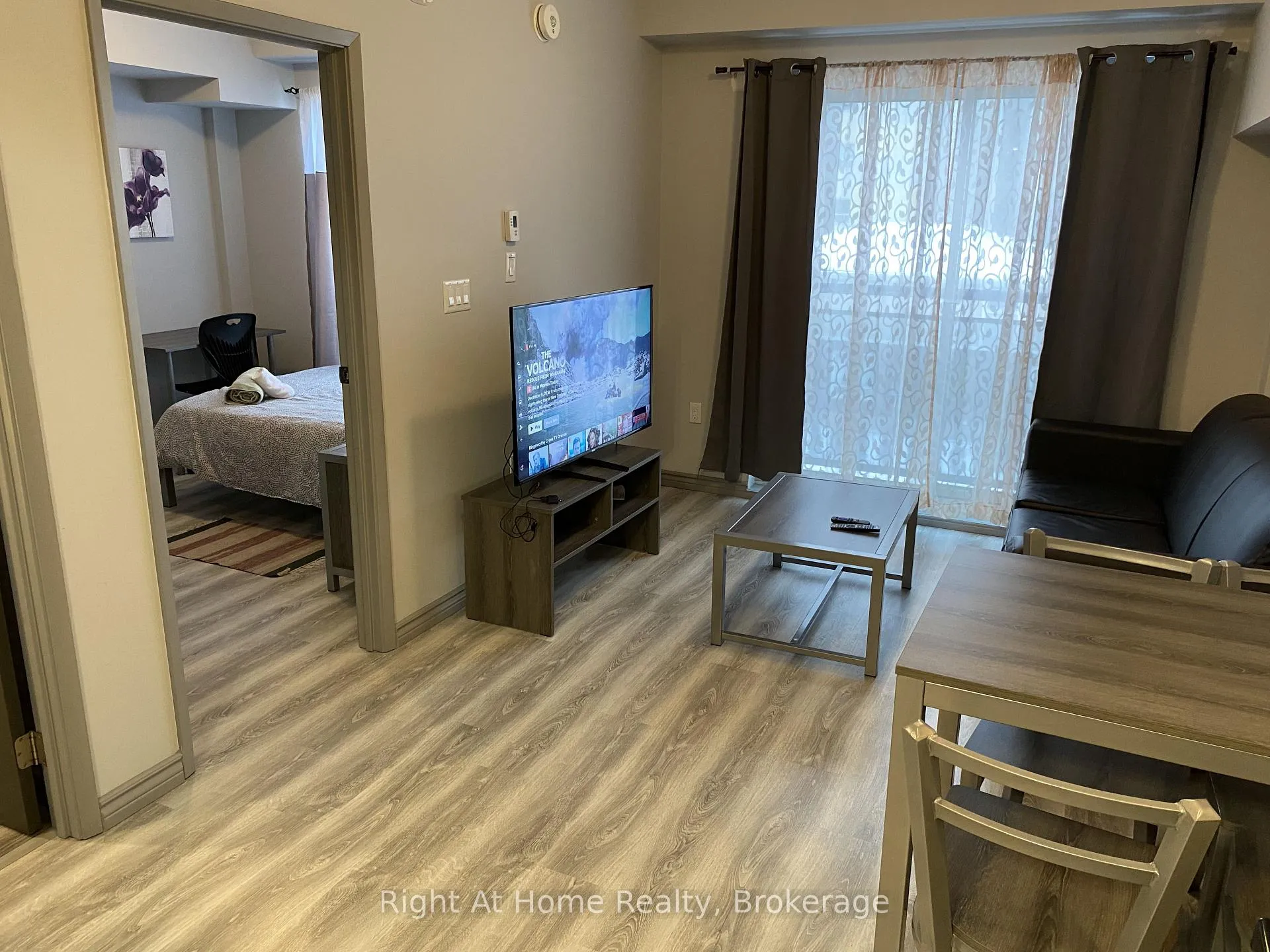 Photo of Unit F202, 275 Larch Street