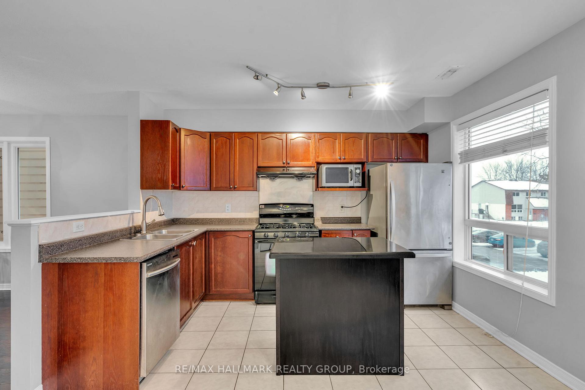 Photo 11 of Unit 4, 312 Wiffen, Ottawa, Westcliffe Estates — HOMEH