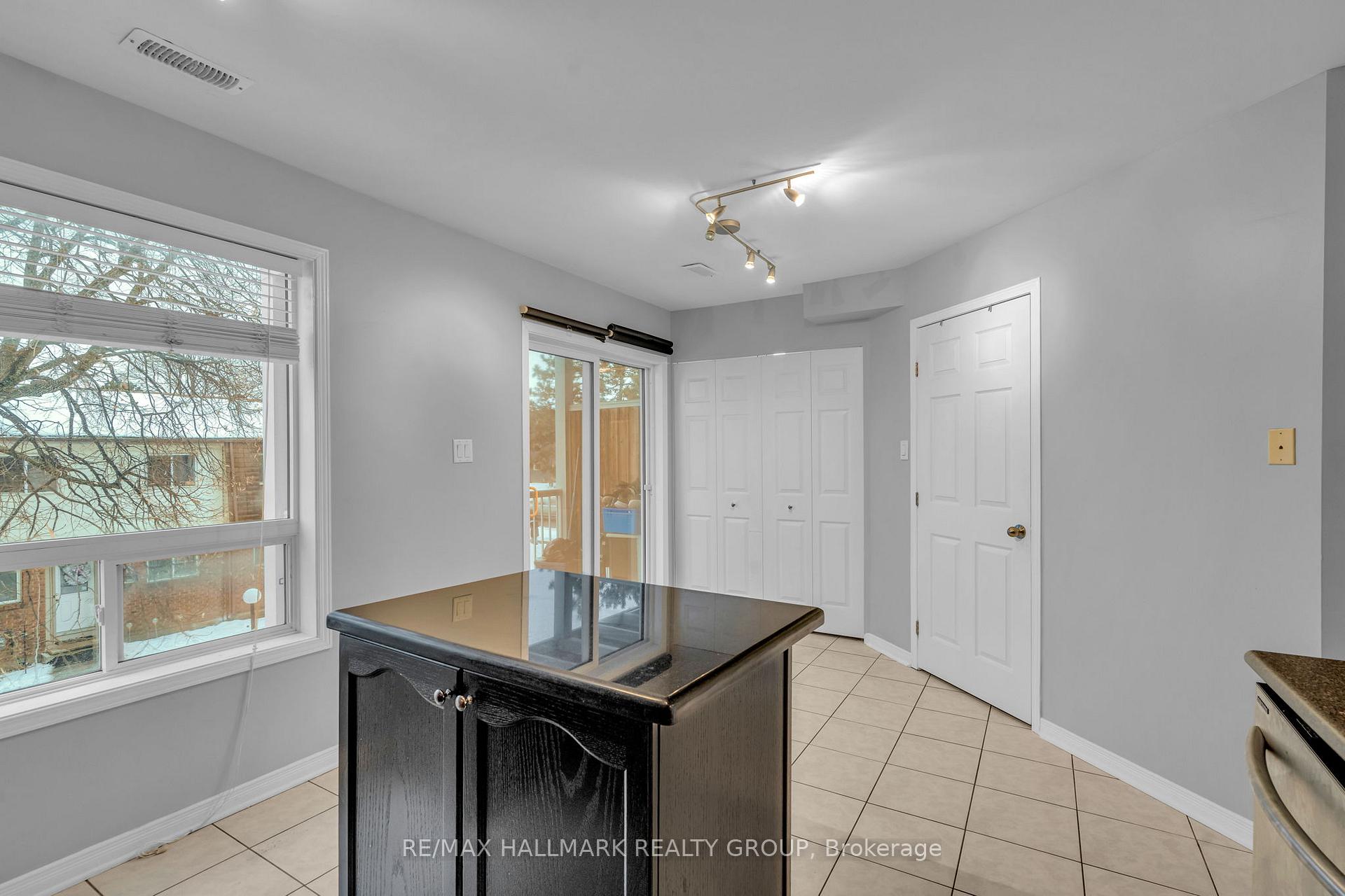 Photo 14 of Unit 4, 312 Wiffen, Ottawa, Westcliffe Estates — HOMEH