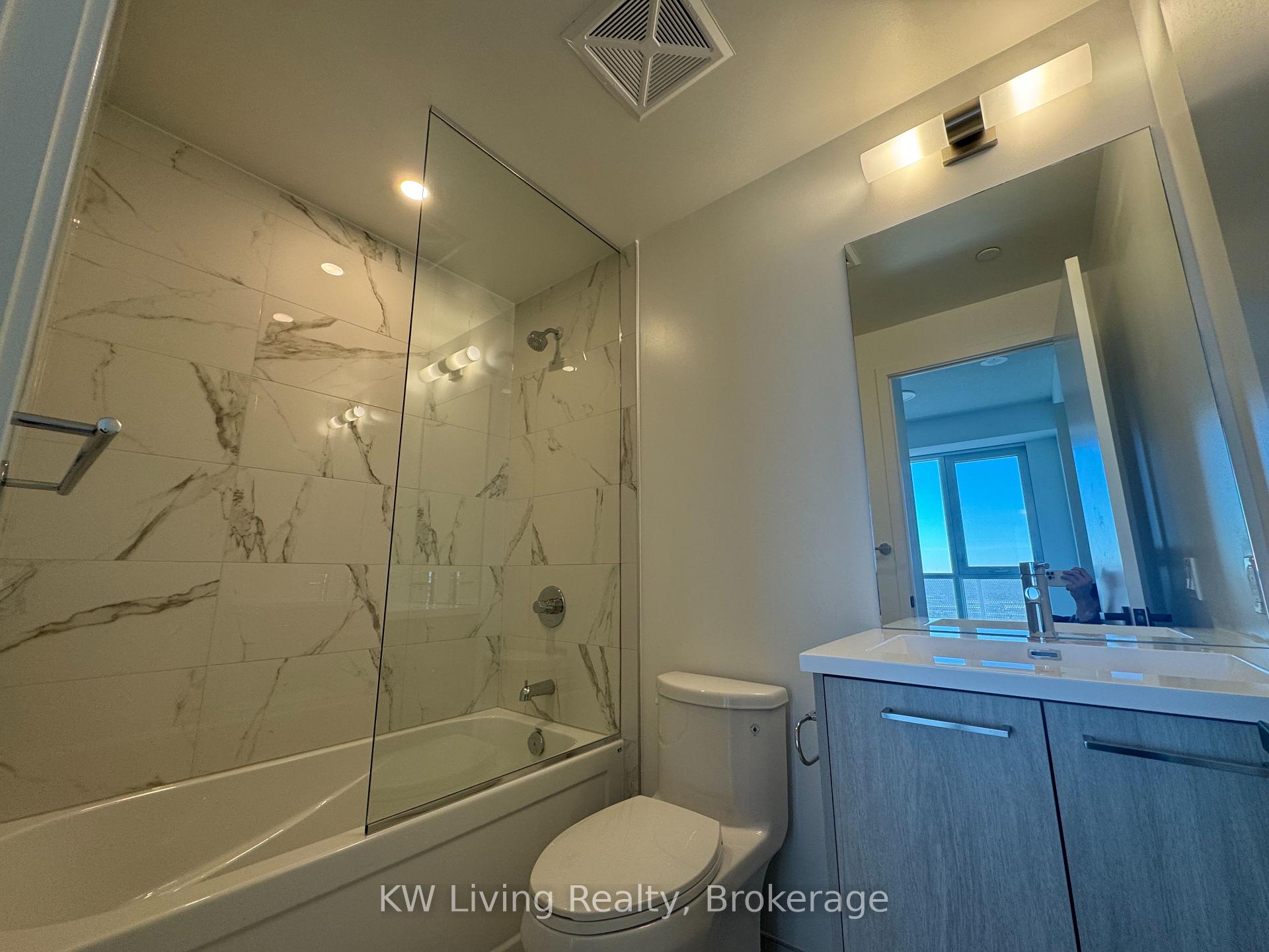 Photo 4 of Unit 4506, 28 Interchange Way, Vaughan, Vaughan Corporate Centre — HOMEH