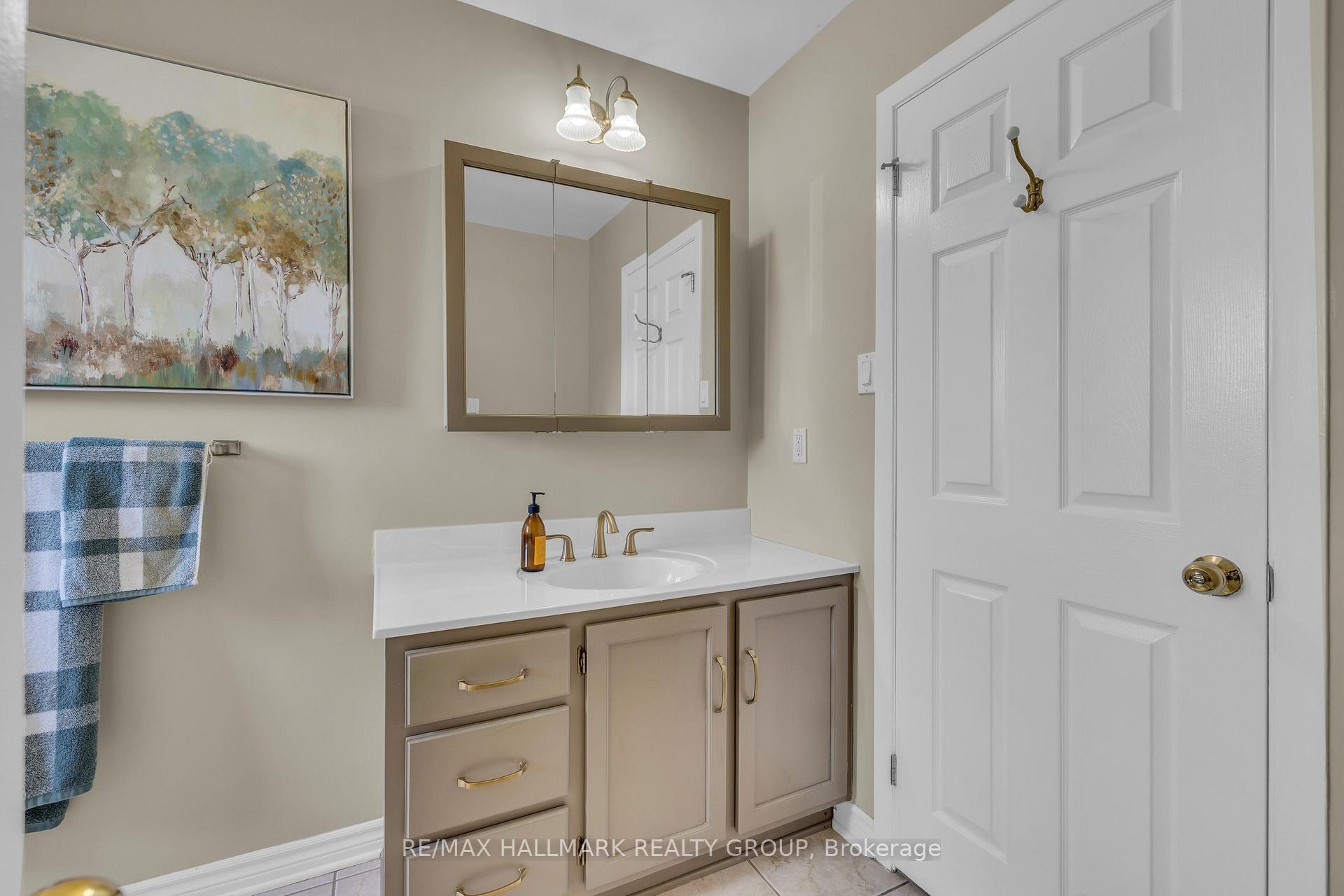 Photo 19 of 50 Horner Drive, Ottawa, Lakeview Park — HOMEH