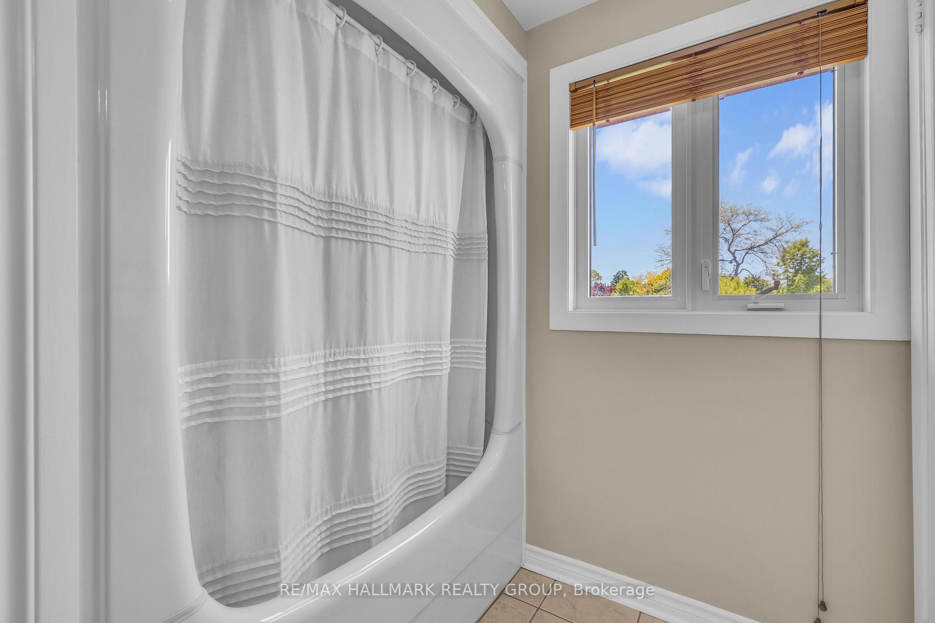 Photo 17 of 50 Horner Drive, Ottawa, Lakeview Park — HOMEH