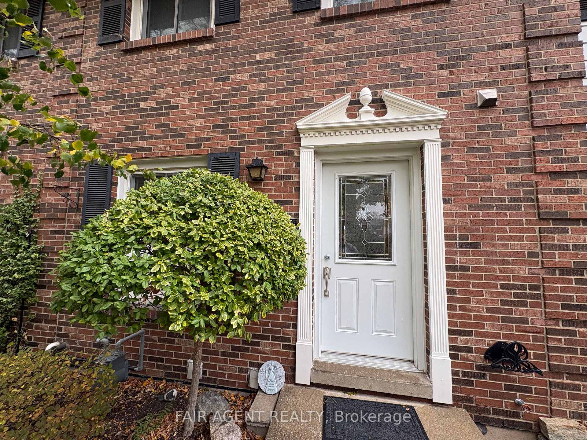 Photo 1 of 2-3050 Meadowbrook Lane, Windsor — HOMEH