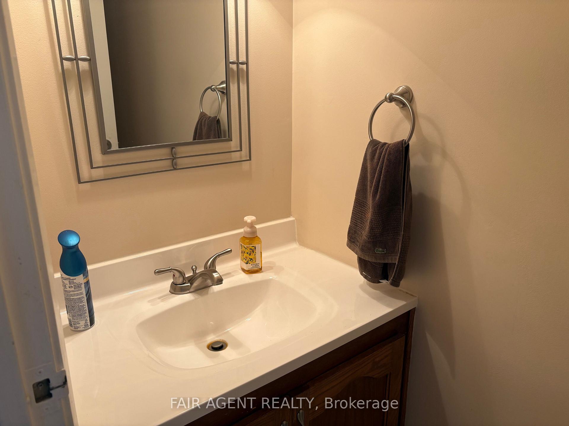 Photo 9 of 2-3050 Meadowbrook Lane, Windsor — HOMEH