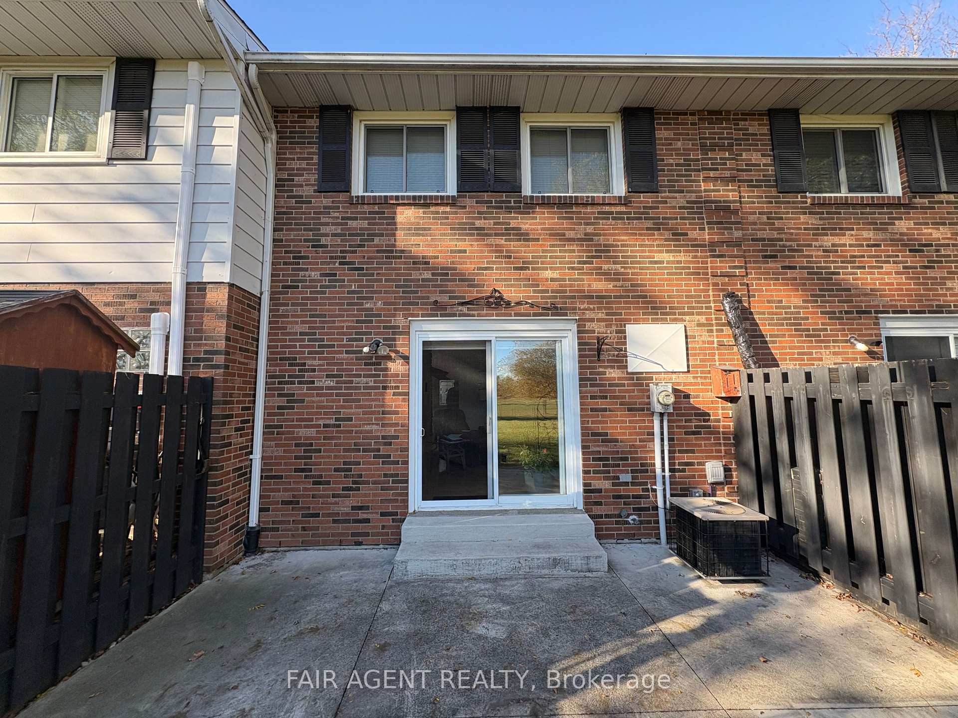 Photo 11 of 2-3050 Meadowbrook Lane, Windsor — HOMEH