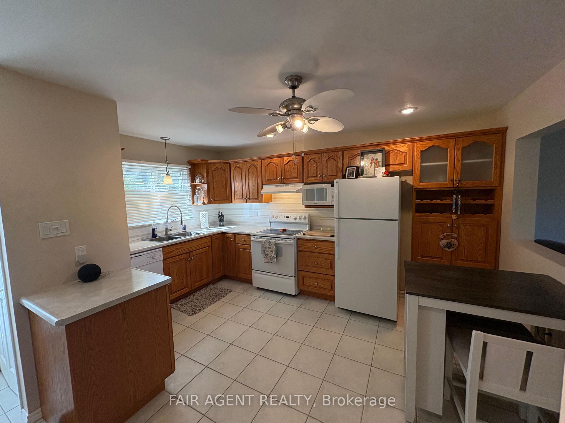 Photo 12 of 2-3050 Meadowbrook Lane, Windsor — HOMEH
