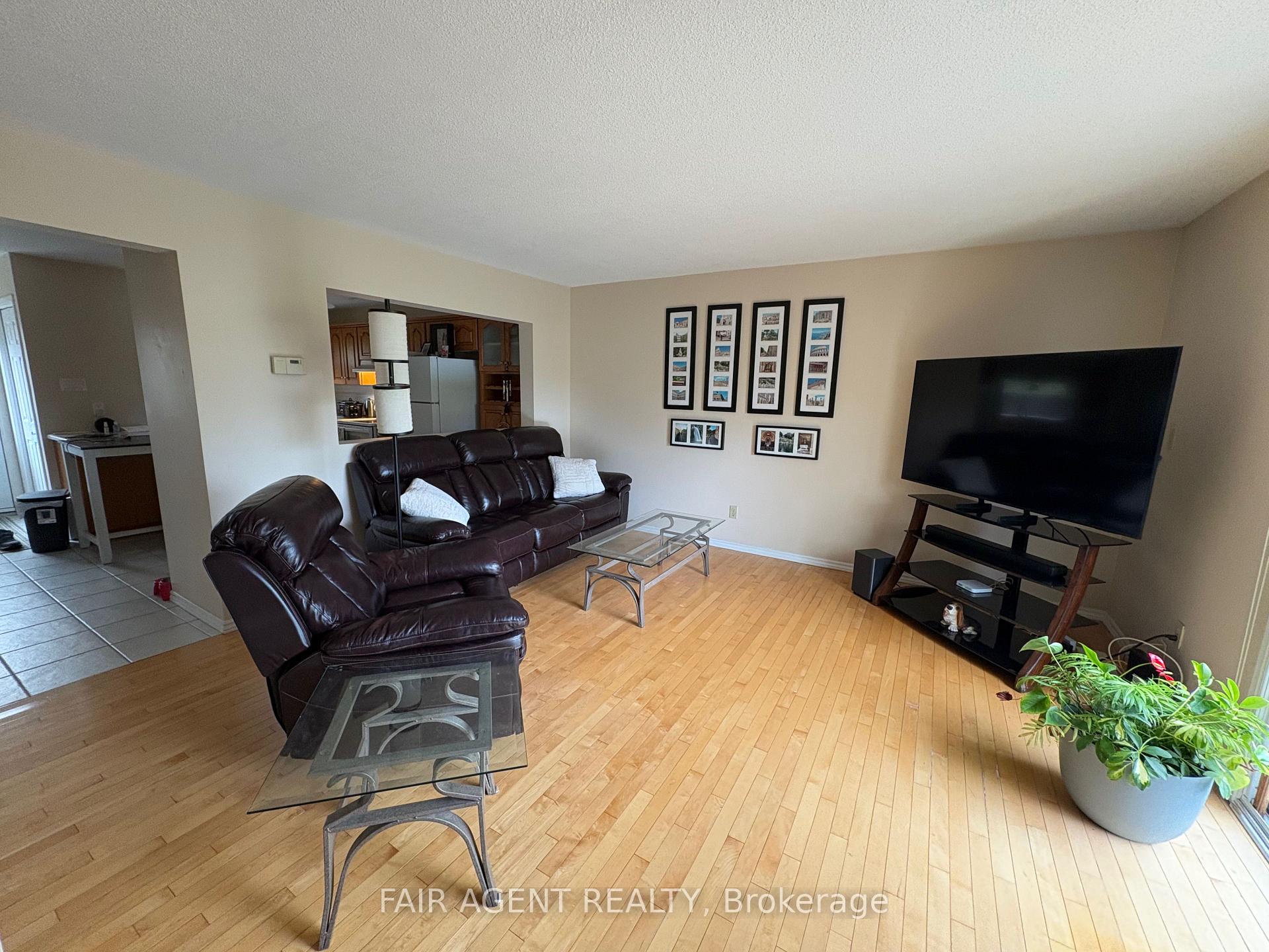 Photo 13 of 2-3050 Meadowbrook Lane, Windsor — HOMEH