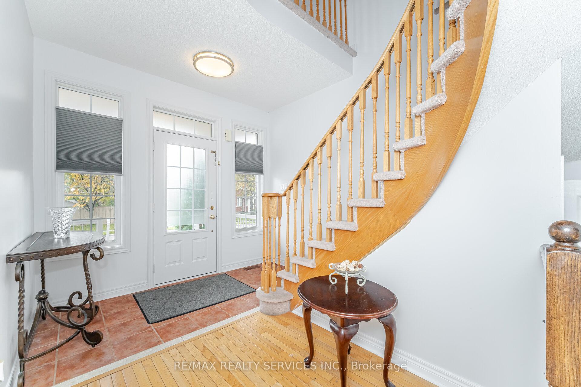 Photo 5 of 75 Harbourtown Crescent, Brampton, Madoc — HOMEH