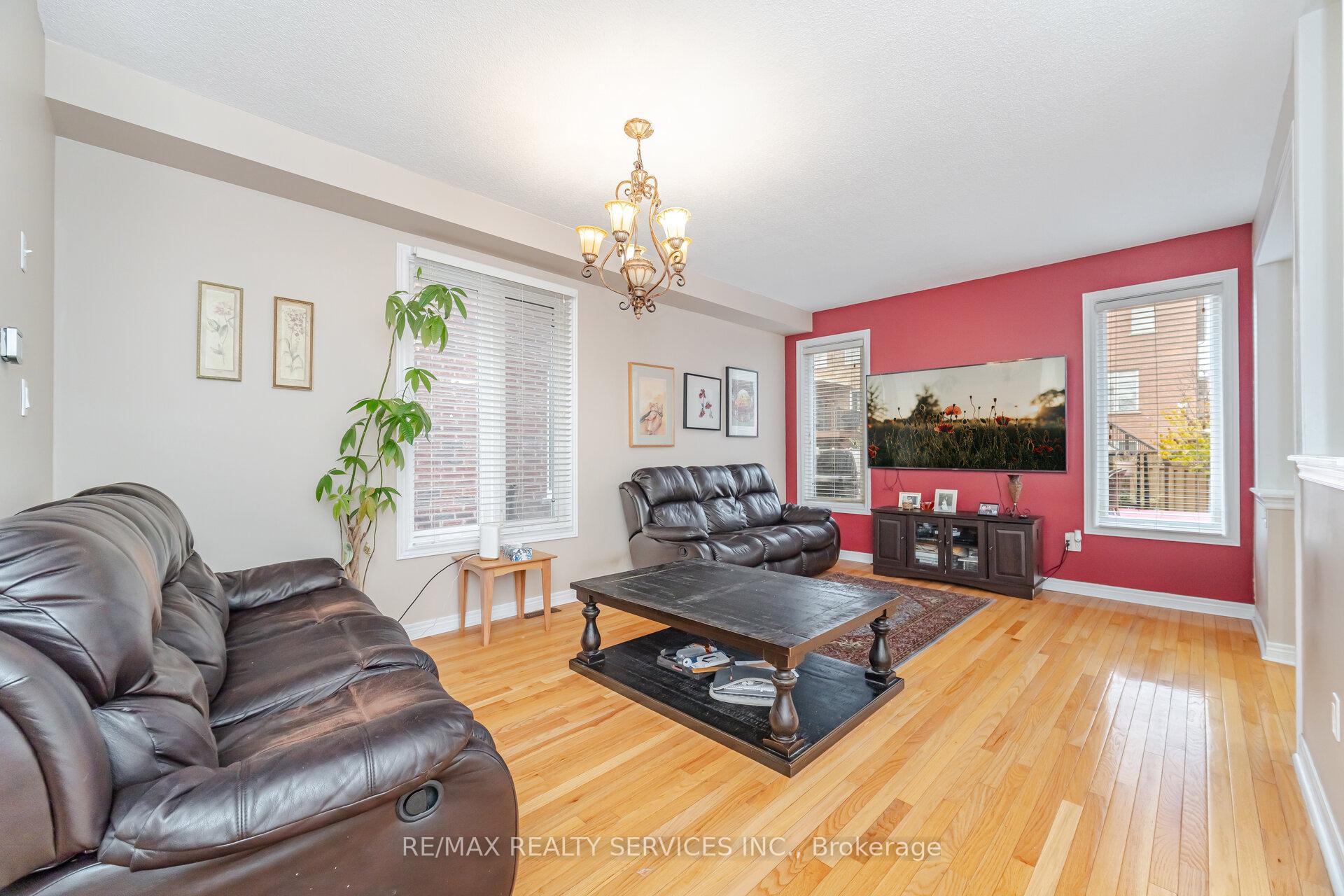 Photo 6 of 75 Harbourtown Crescent, Brampton, Madoc — HOMEH