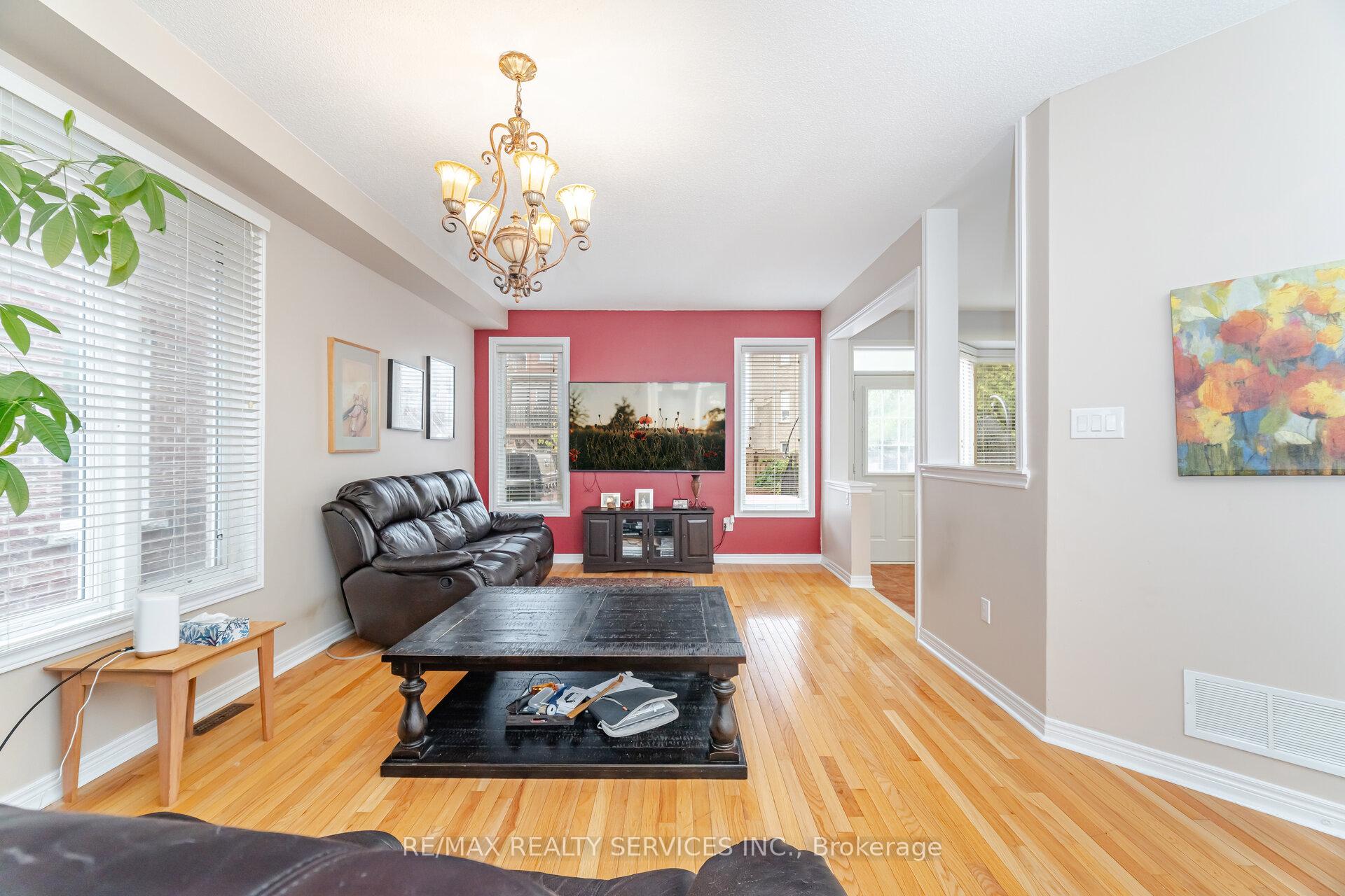 Photo 7 of 75 Harbourtown Crescent, Brampton, Madoc — HOMEH