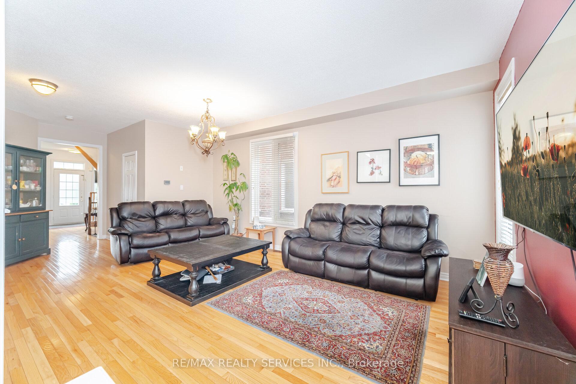 Photo 8 of 75 Harbourtown Crescent, Brampton, Madoc — HOMEH