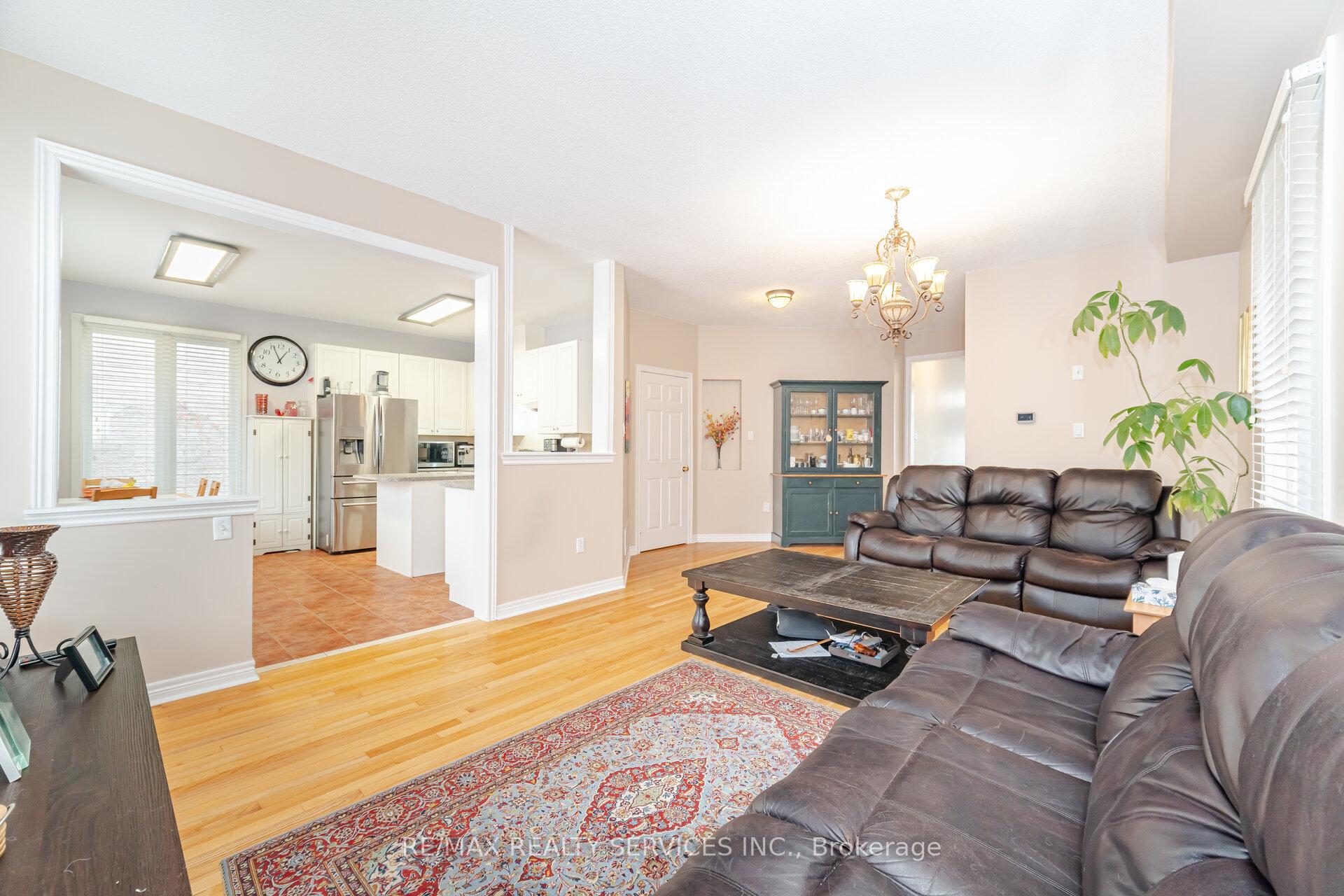 Photo 12 of 75 Harbourtown Crescent, Brampton, Madoc — HOMEH