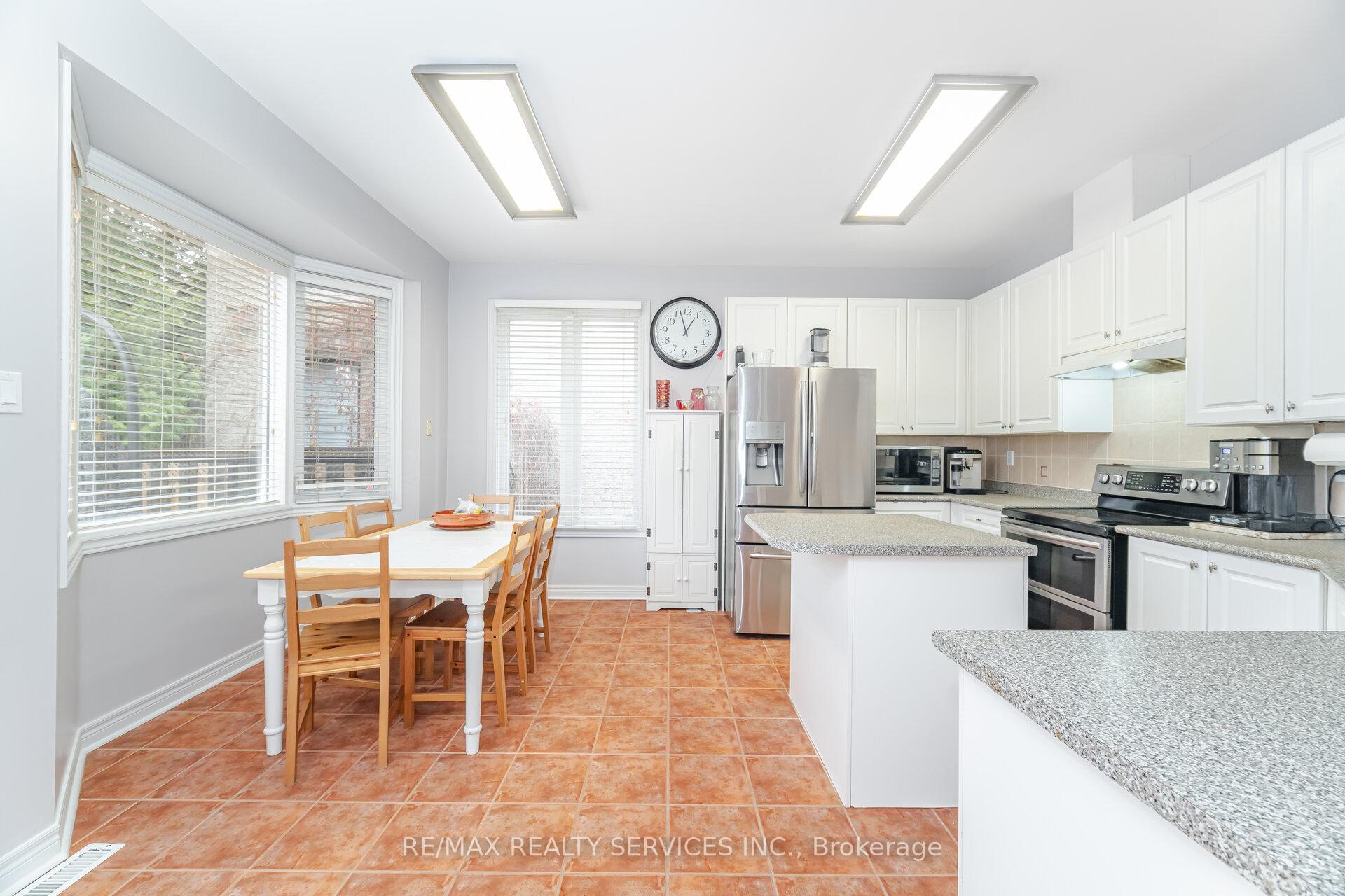 Photo 11 of 75 Harbourtown Crescent, Brampton, Madoc — HOMEH
