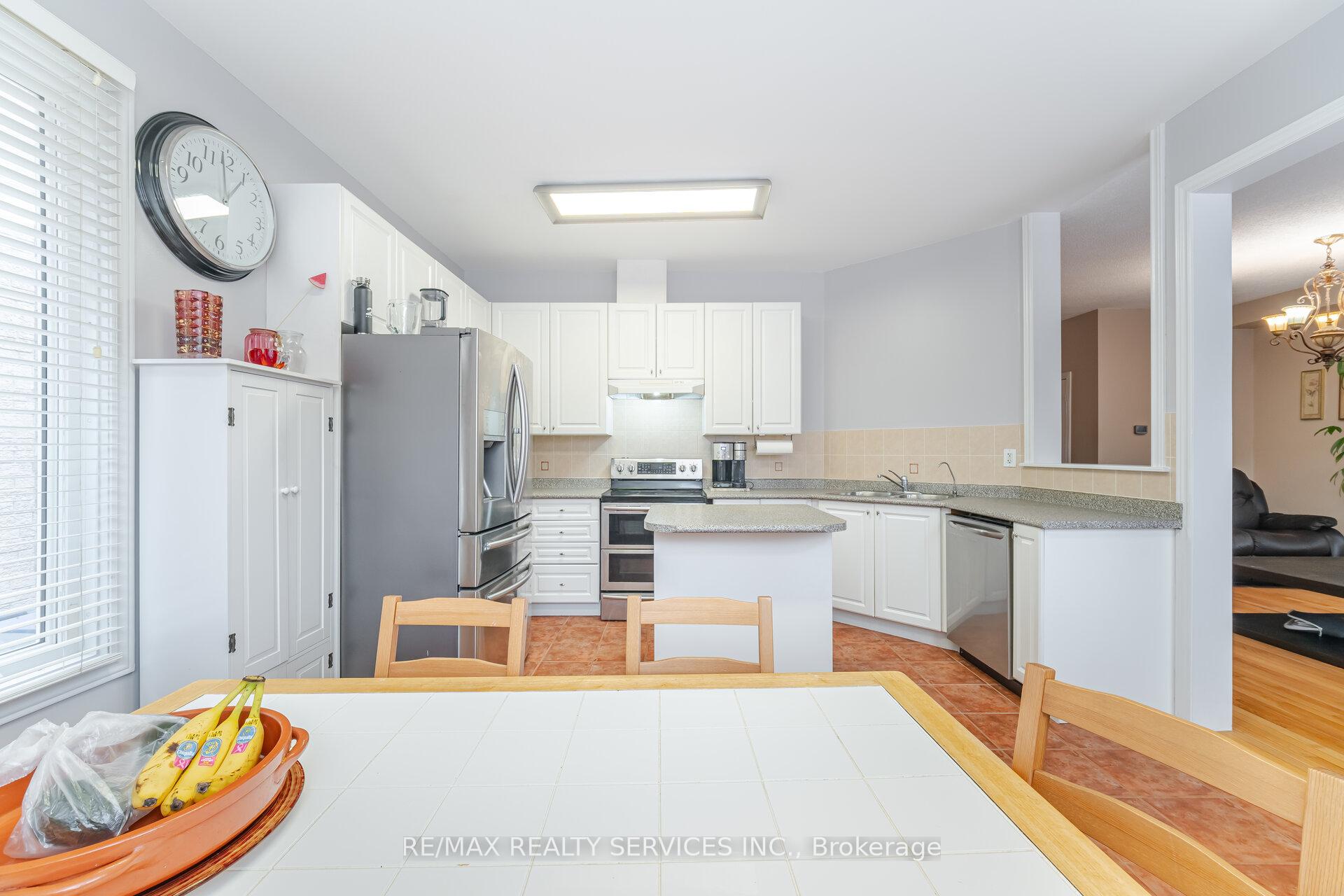 Photo 14 of 75 Harbourtown Crescent, Brampton, Madoc — HOMEH