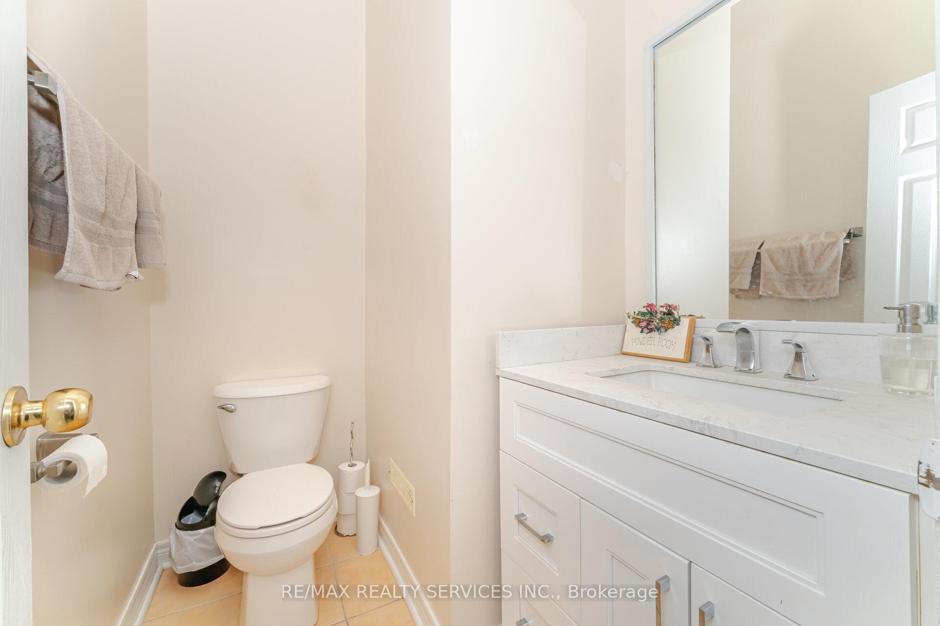 Photo 17 of 75 Harbourtown Crescent, Brampton, Madoc — HOMEH