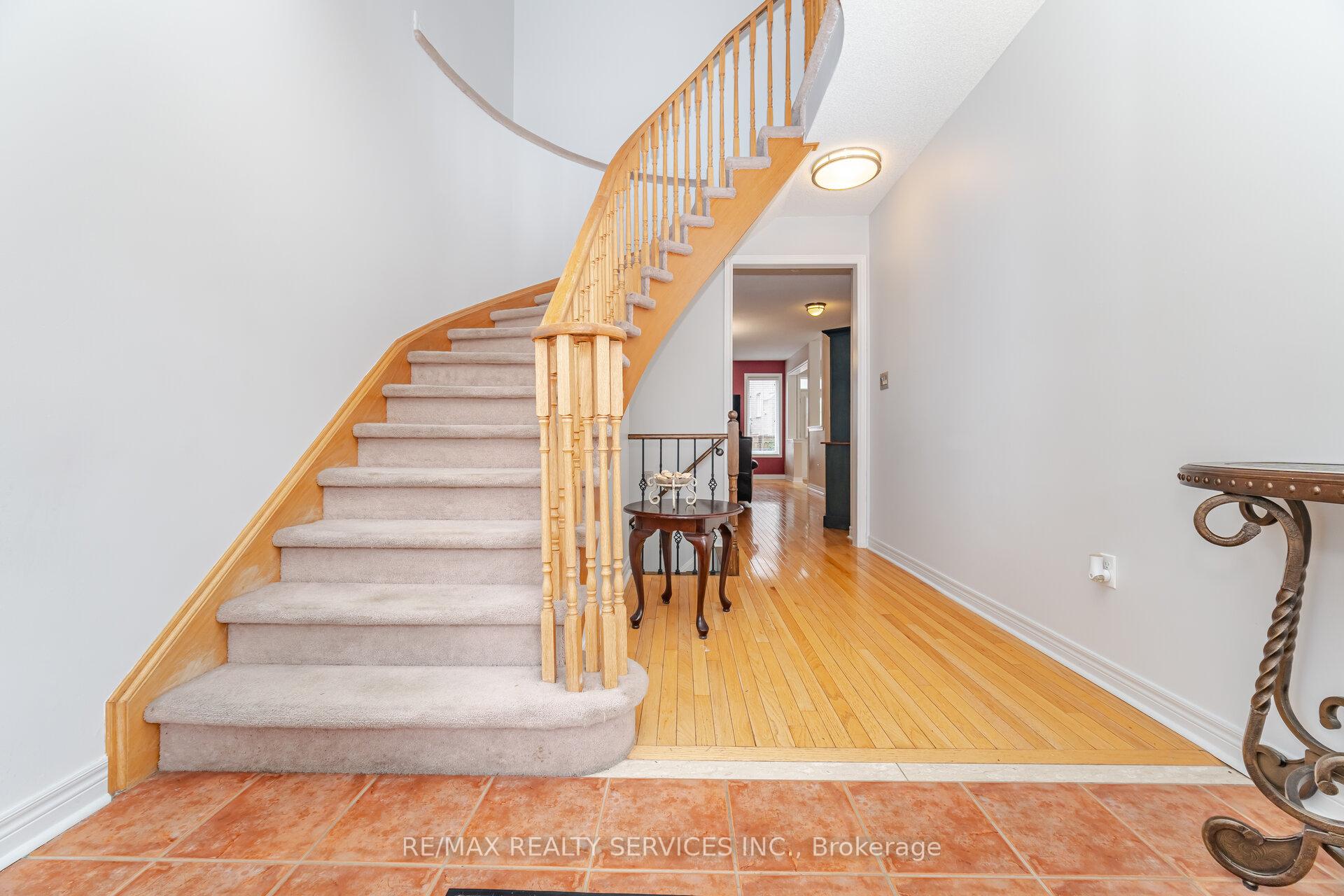 Photo 18 of 75 Harbourtown Crescent, Brampton, Madoc — HOMEH