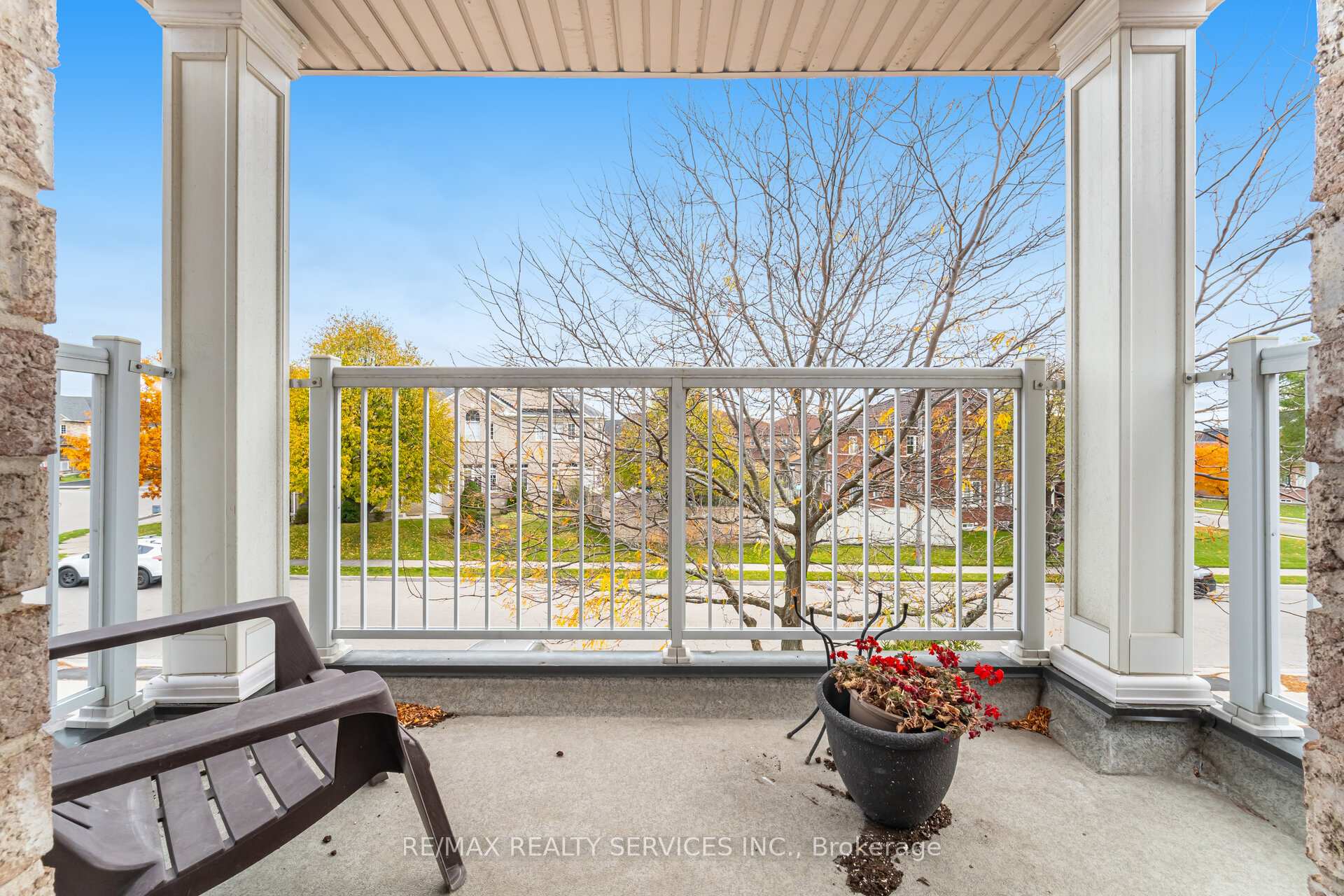 Photo 20 of 75 Harbourtown Crescent, Brampton, Madoc — HOMEH