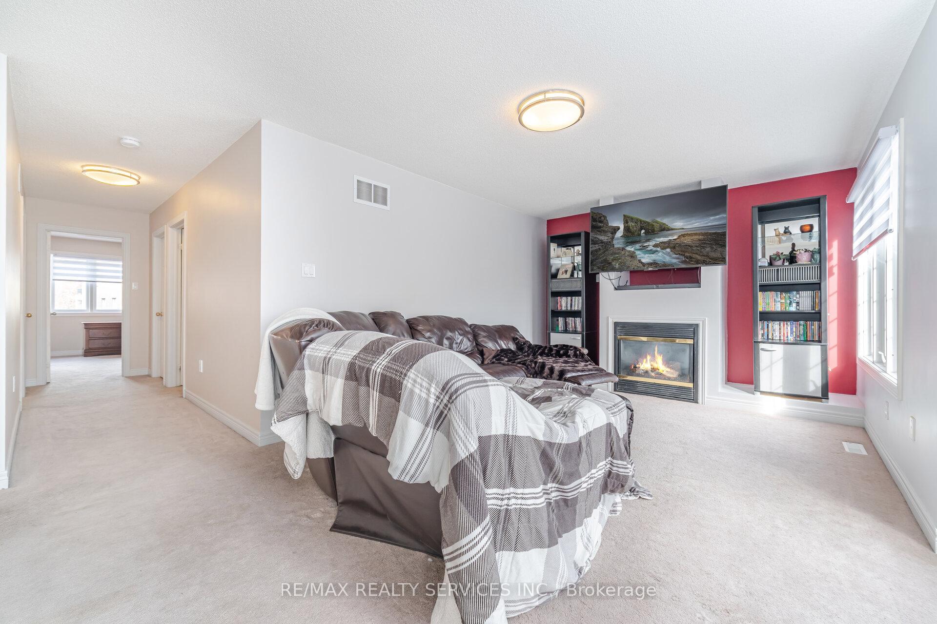 Photo 23 of 75 Harbourtown Crescent, Brampton, Madoc — HOMEH