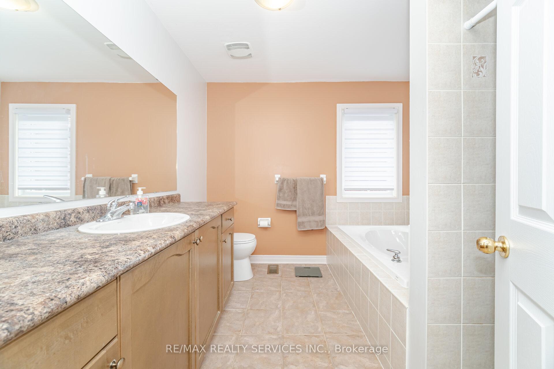 Photo 29 of 75 Harbourtown Crescent, Brampton, Madoc — HOMEH