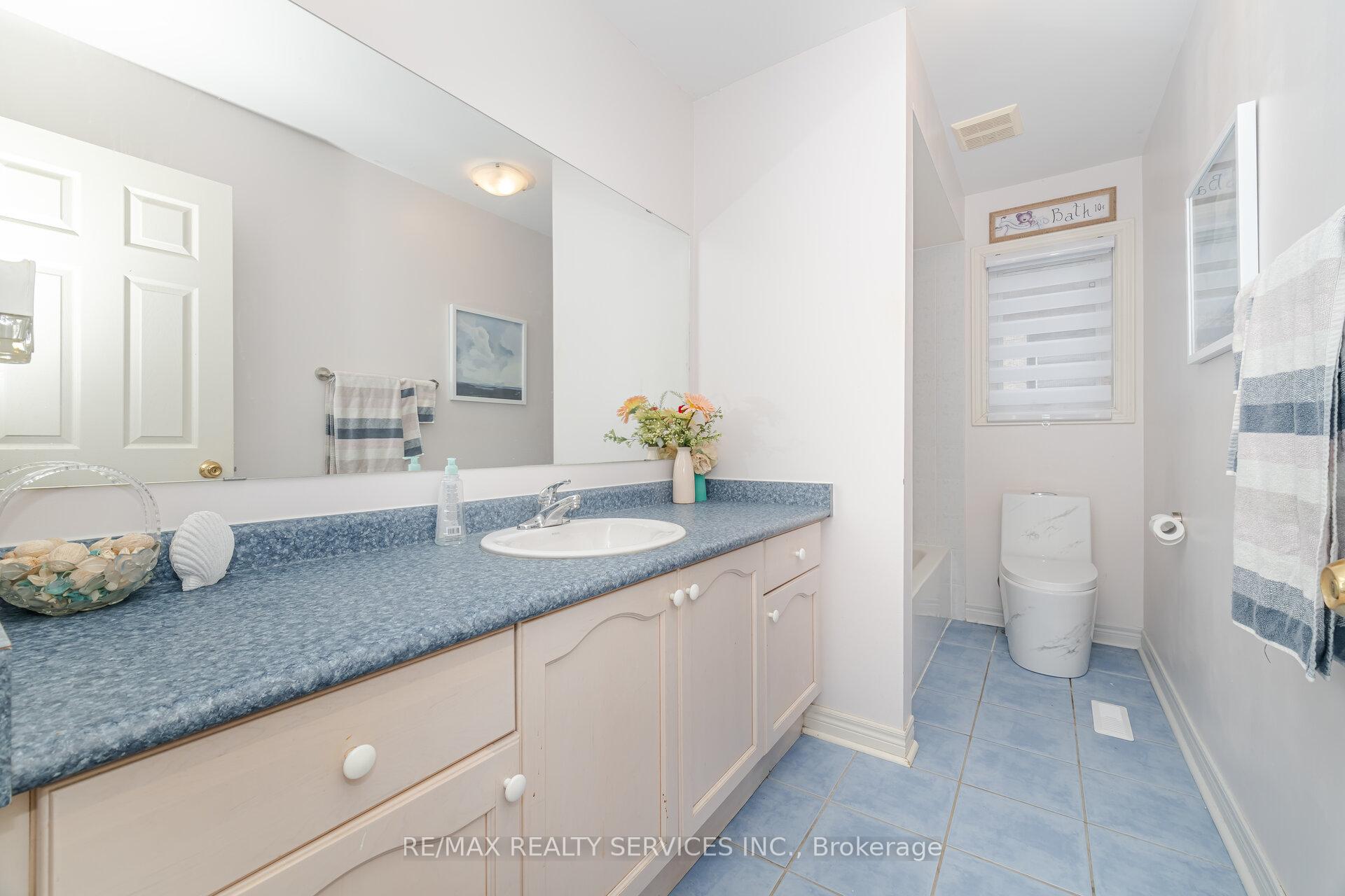 Photo 34 of 75 Harbourtown Crescent, Brampton, Madoc — HOMEH