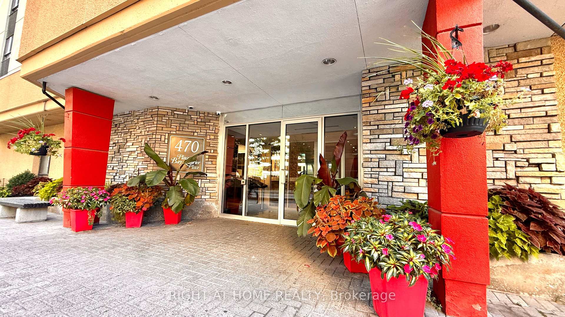 Photo 2 of Unit 2005, 470 Laurier Avenue W, Ottawa, Ottawa Centre — HOMEH