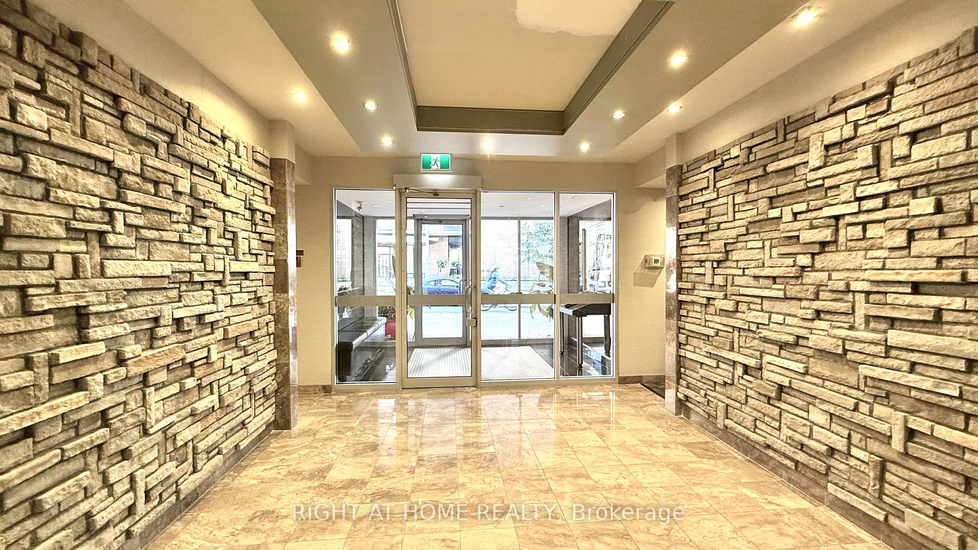 Photo 3 of Unit 2005, 470 Laurier Avenue W, Ottawa, Ottawa Centre — HOMEH