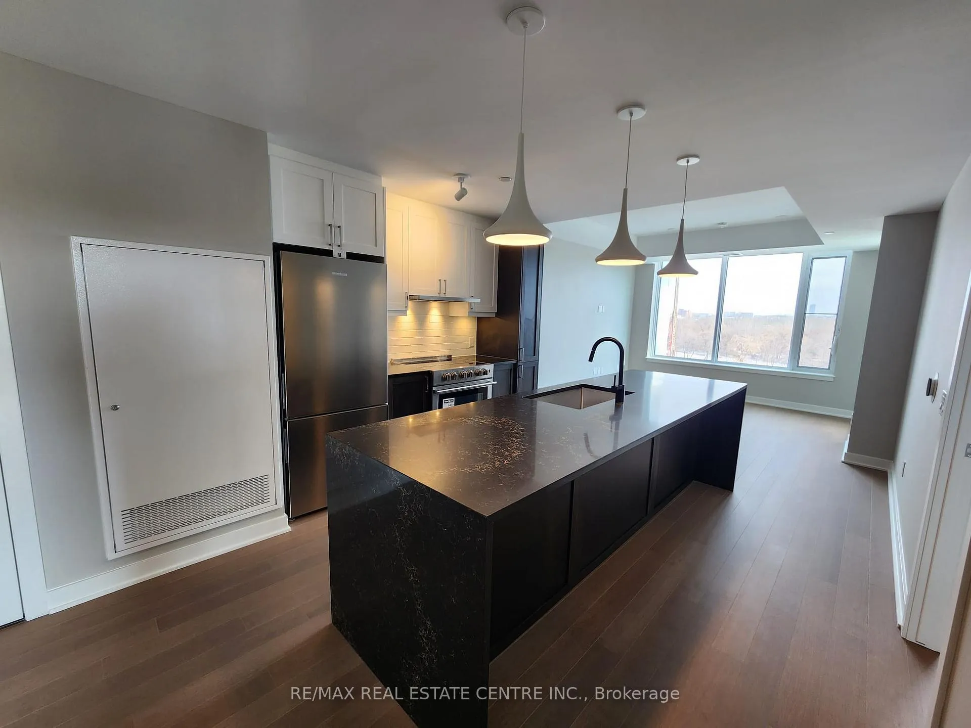 Front of Unit 608, 360 Deschatelets Avenue