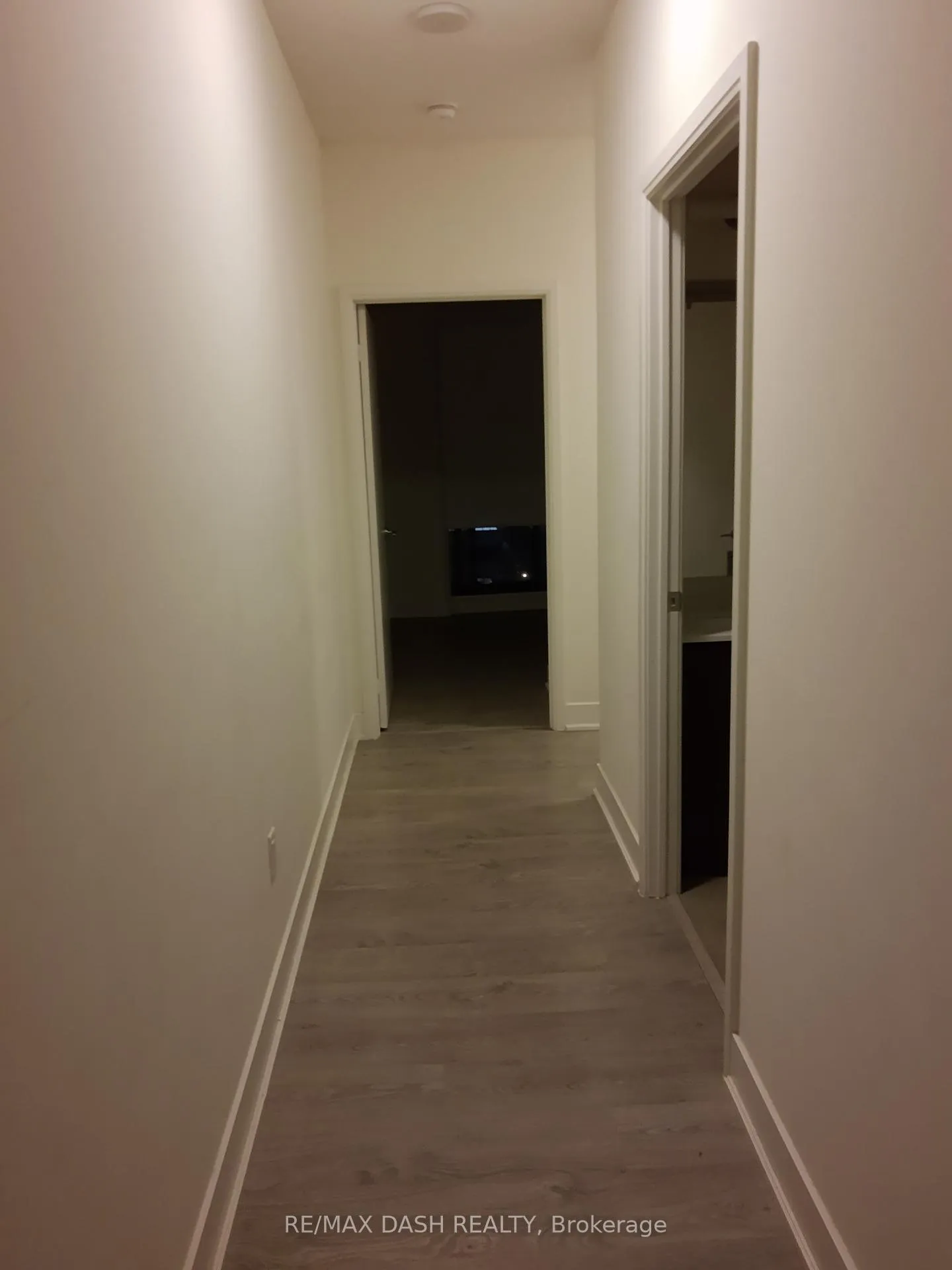 Photo 2 of Unit 902, 30 Roehampton Avenue, Toronto, Mount Pleasant East — HOMEH