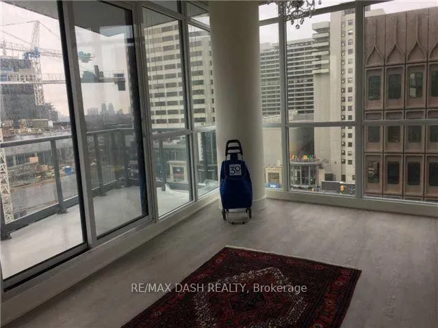 Photo 3 of Unit 902, 30 Roehampton Avenue, Toronto, Mount Pleasant East — HOMEH