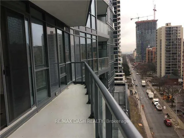Photo 5 of Unit 902, 30 Roehampton Avenue, Toronto, Mount Pleasant East — HOMEH