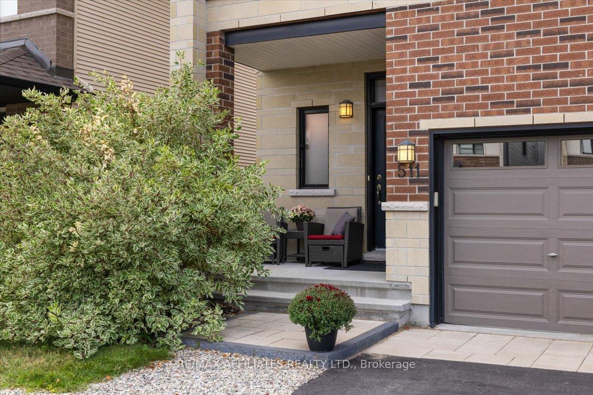 Photo 3 of 511 Earnscliffe Grove, Ottawa, Riverside South/Gloucester Glen — HOMEH