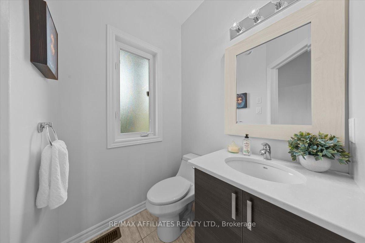 Photo 5 of 511 Earnscliffe Grove, Ottawa, Riverside South/Gloucester Glen — HOMEH
