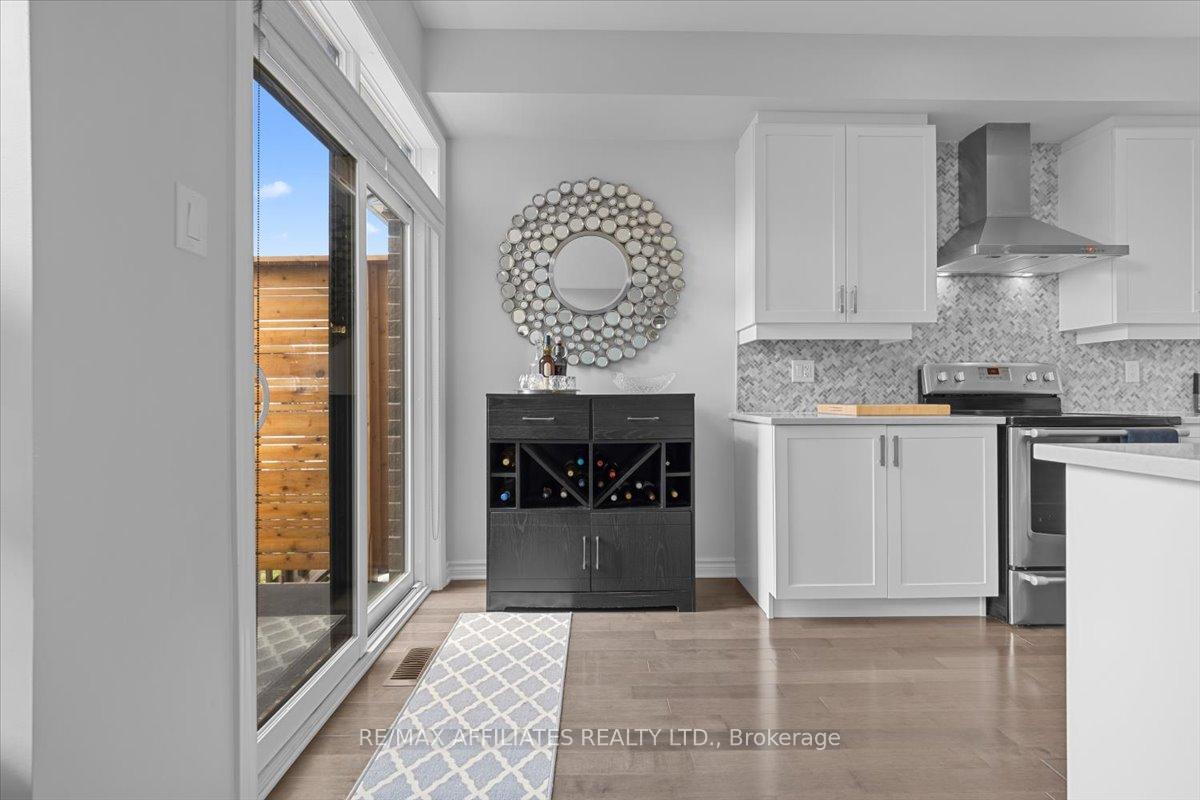 Photo 10 of 511 Earnscliffe Grove, Ottawa, Riverside South/Gloucester Glen — HOMEH