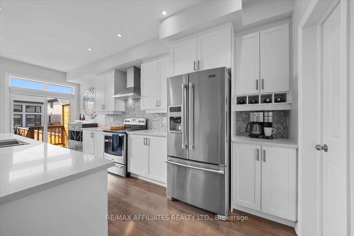 Photo 14 of 511 Earnscliffe Grove, Ottawa, Riverside South/Gloucester Glen — HOMEH