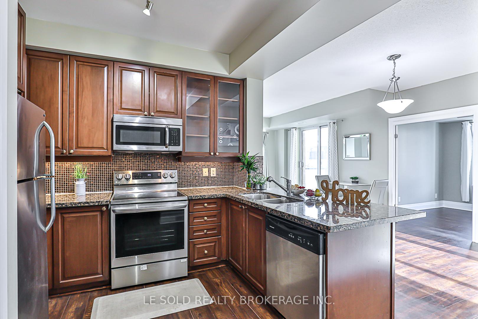 Photo 8 of Unit 402, 151 Upper Duke Crescent, Markham, Unionville — HOMEH
