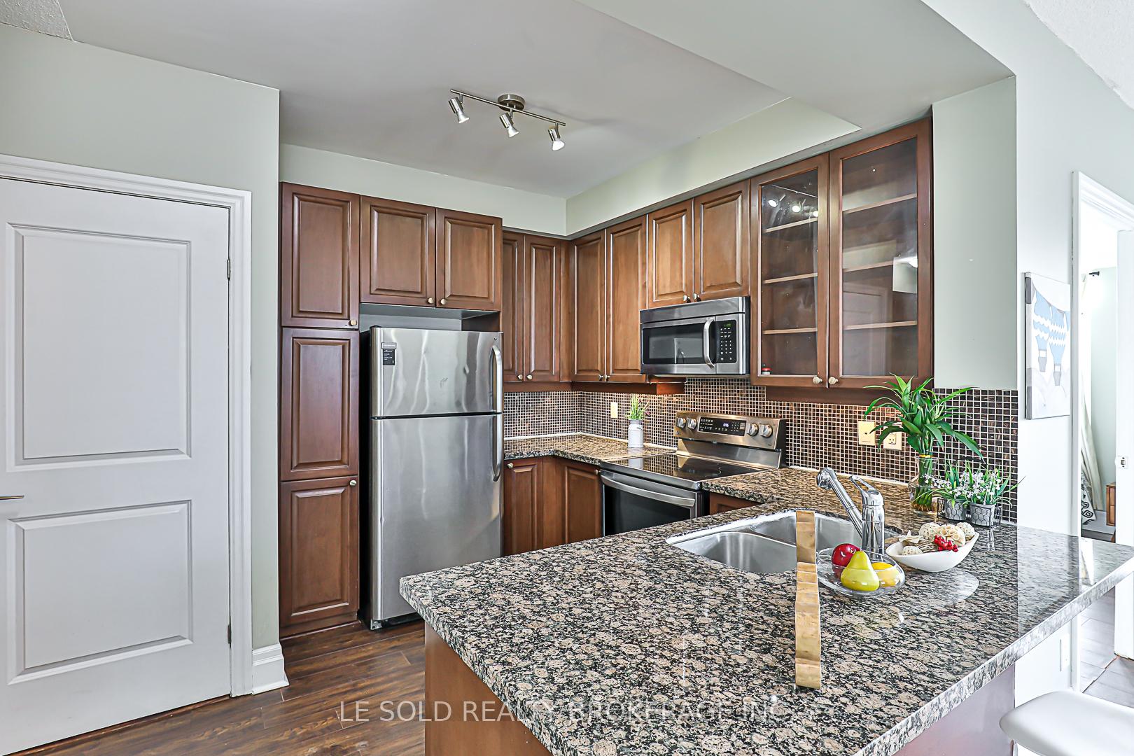 Photo 10 of Unit 402, 151 Upper Duke Crescent, Markham, Unionville — HOMEH