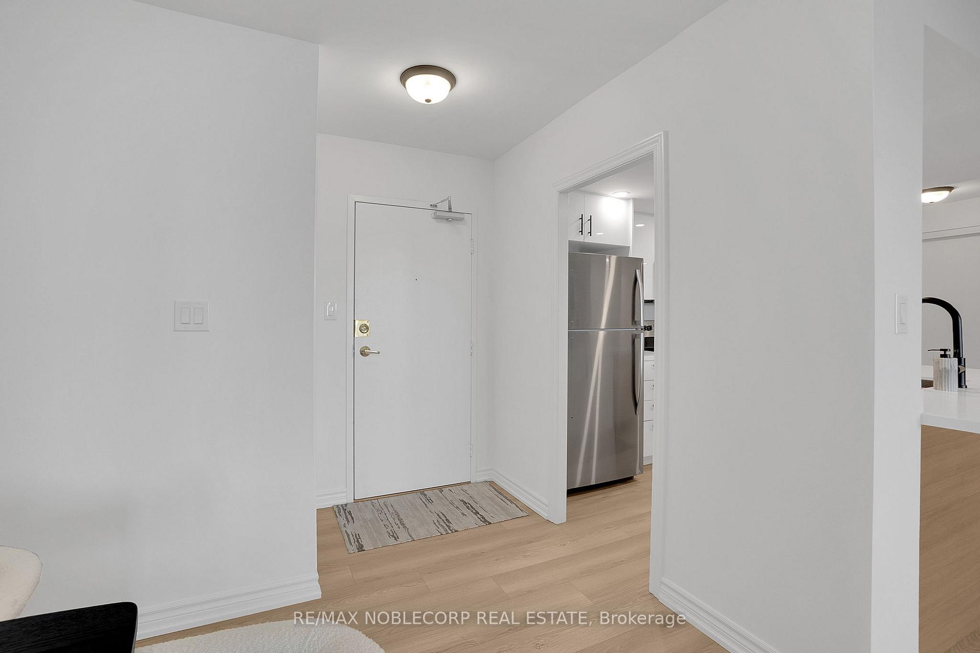Photo 5 of Unit 901, 3131 Bridletowne Circle, Scarborough, L'Amoreaux — HOMEH