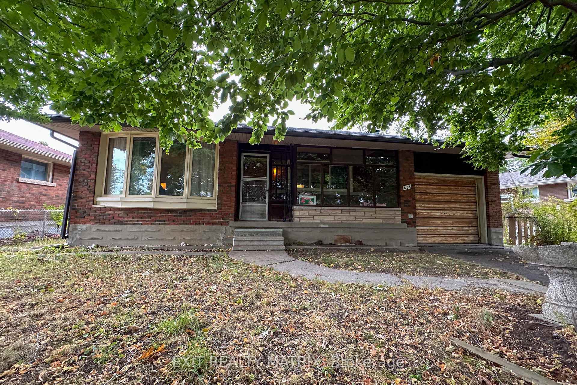 Photo 2 of 688 Ellen Avenue, Ottawa, Elmvale Acres — HOMEH
