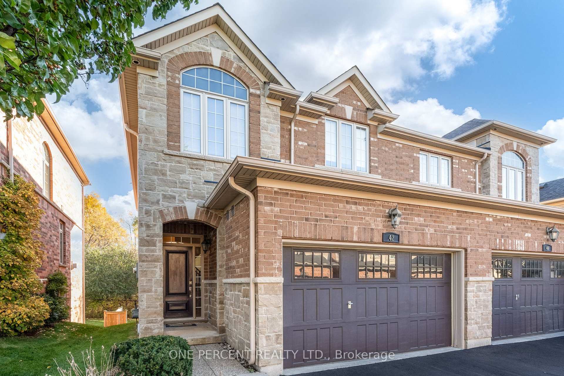 Photo 2 of 42 Oakhaven Place, Hamilton, Meadowlands — HOMEH