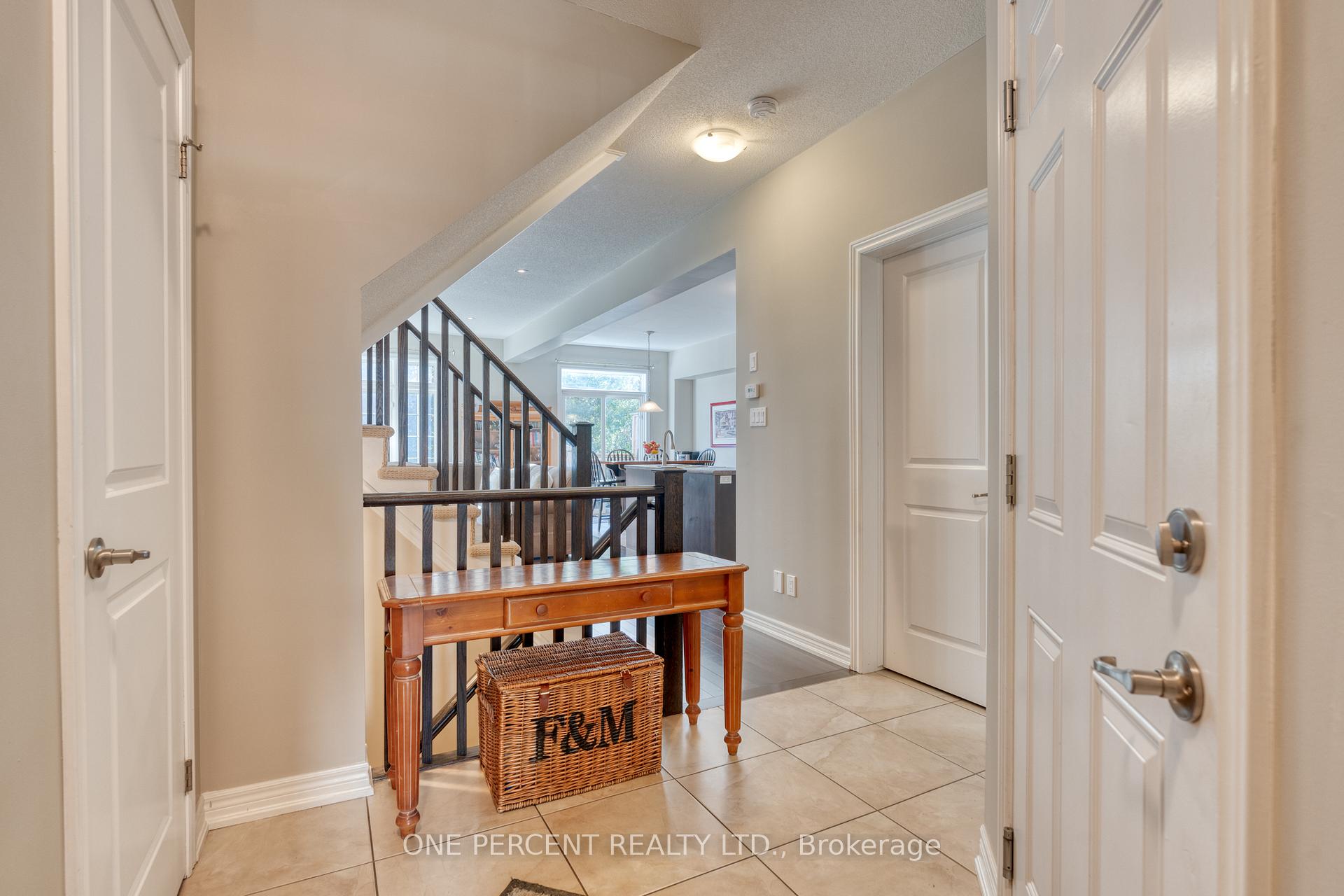 Photo 3 of 42 Oakhaven Place, Hamilton, Meadowlands — HOMEH