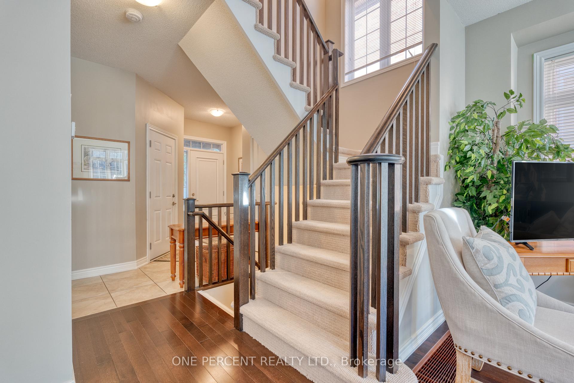 Photo 4 of 42 Oakhaven Place, Hamilton, Meadowlands — HOMEH